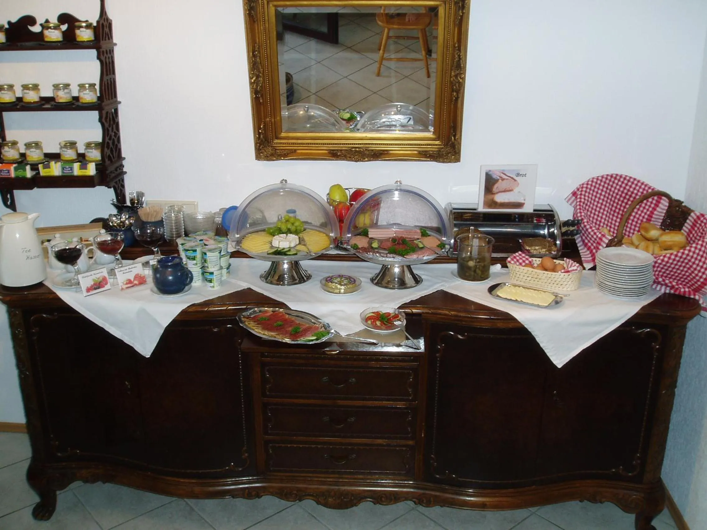 Buffet breakfast in Landhaus Burs