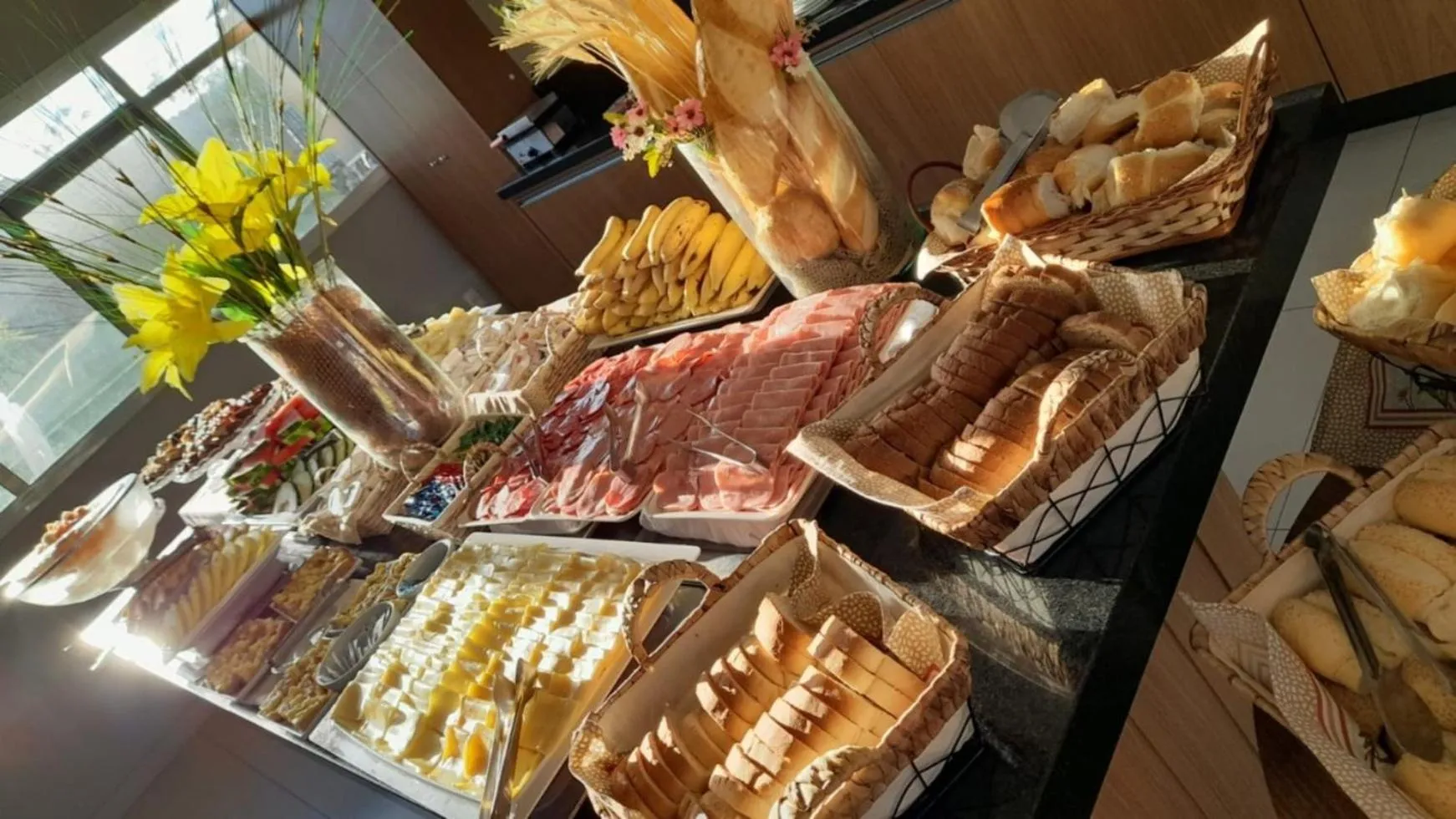 Buffet breakfast in Belluno Apart Hotel