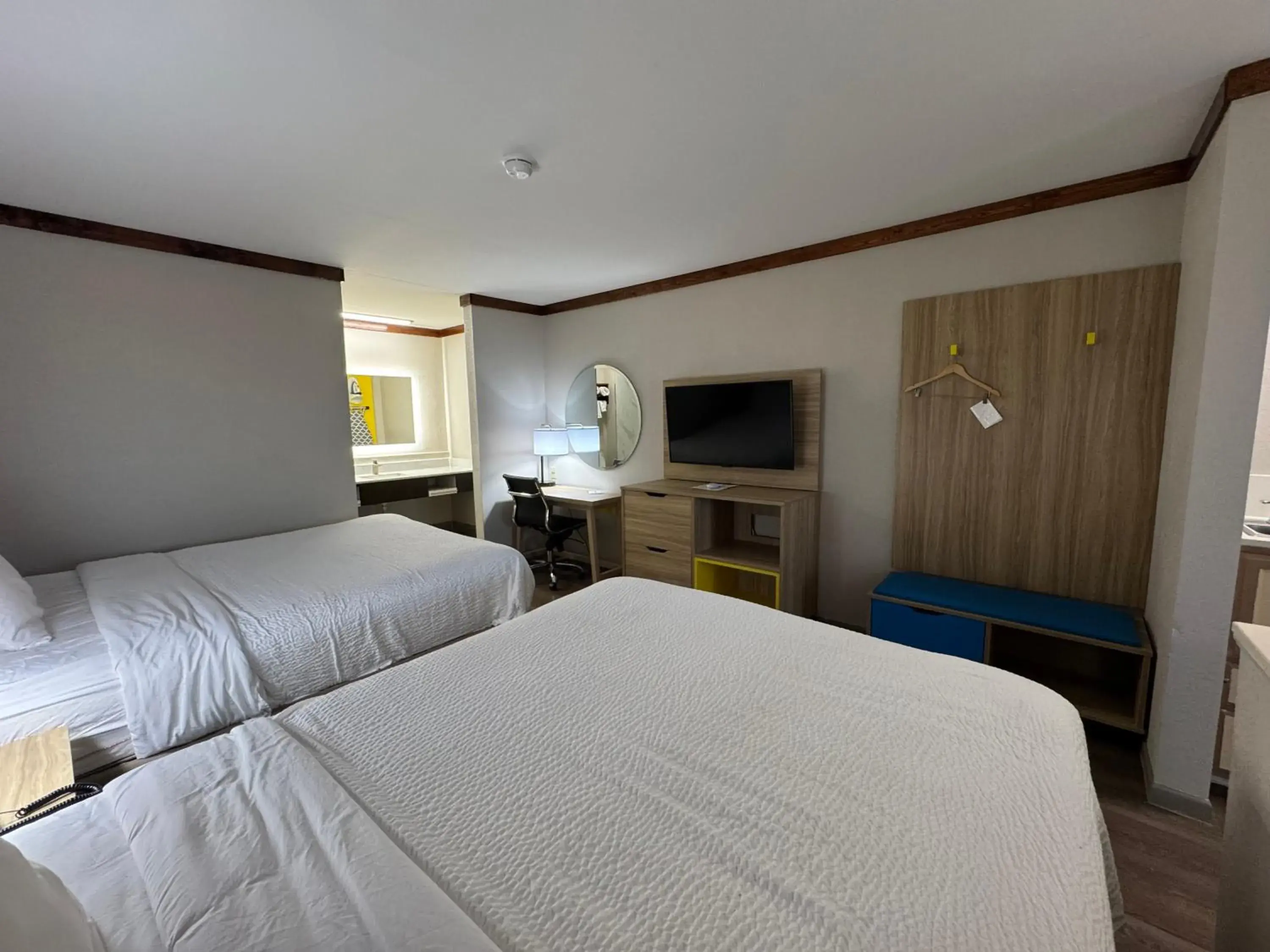 One-Bedroom Suite with Two Queen Beds - single occupancy - Non-Smoking in Days Inn by Wyndham Suites Fredericksburg One-Bedroom Suite with Two Queen Beds - single occupancy - Non-Smoking in Days Inn by Wyndham Suites Fredericksburg