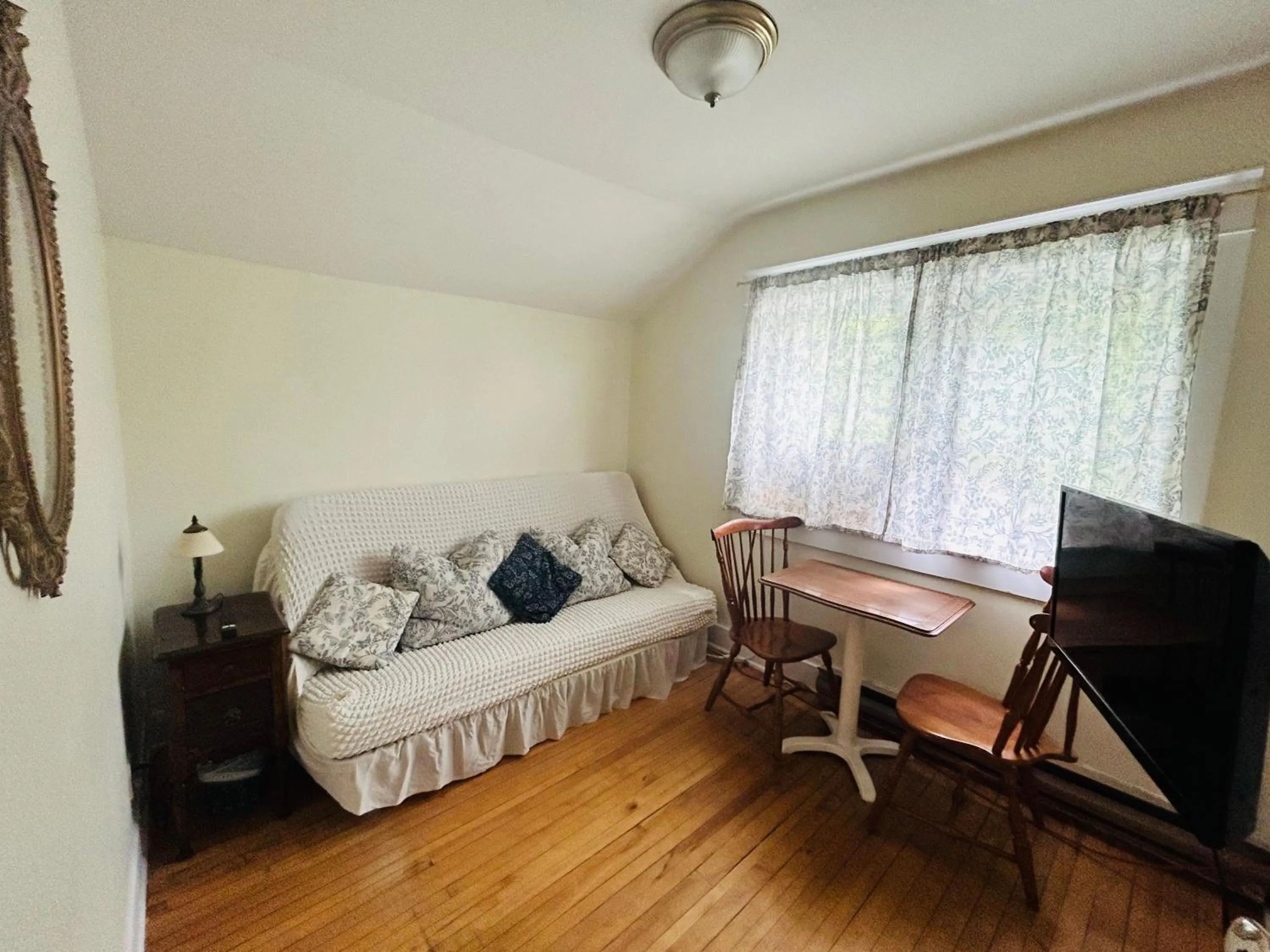 Seating area in Auberge De Mon Petit Chum B&B