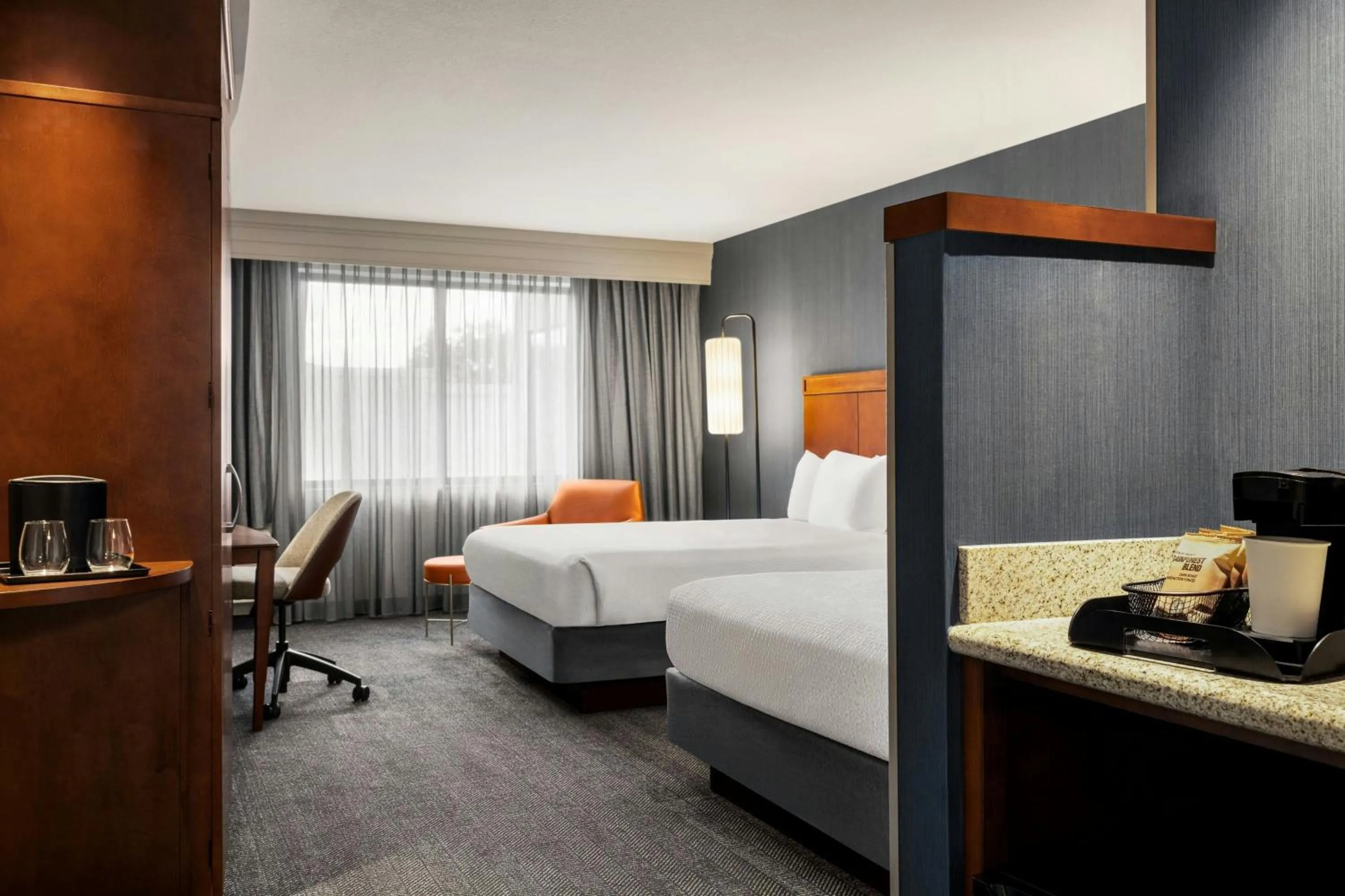 Photo of the whole room, Bed in Courtyard Mt. Holly Westampton