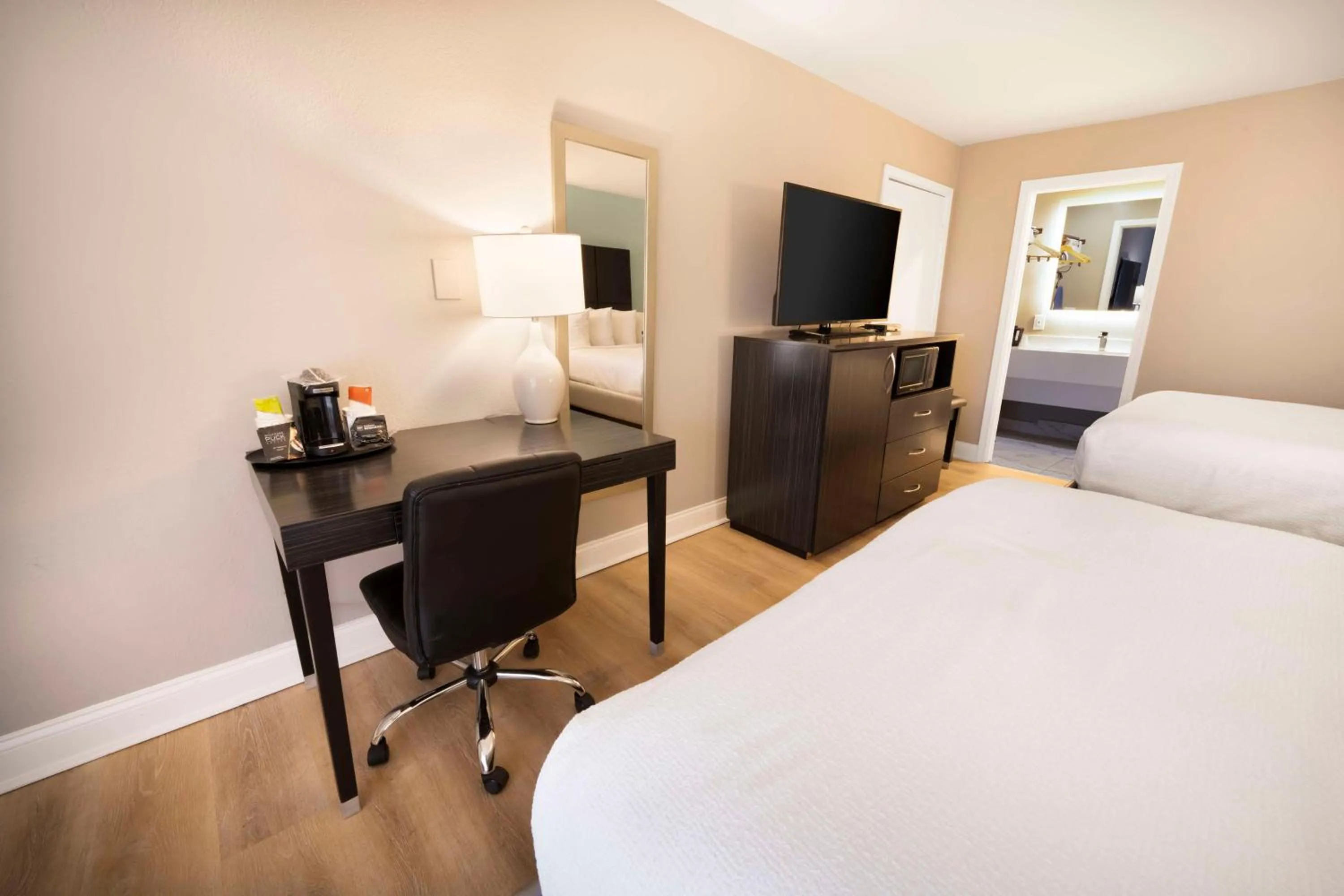 Bedroom, Bed in Best Western Historical Inn