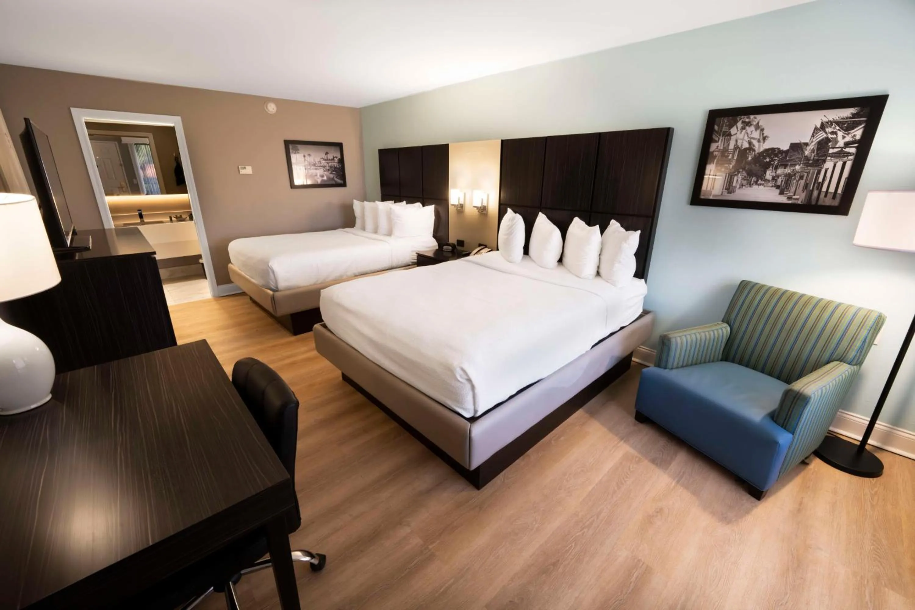 Bedroom, Bed in Best Western Historical Inn