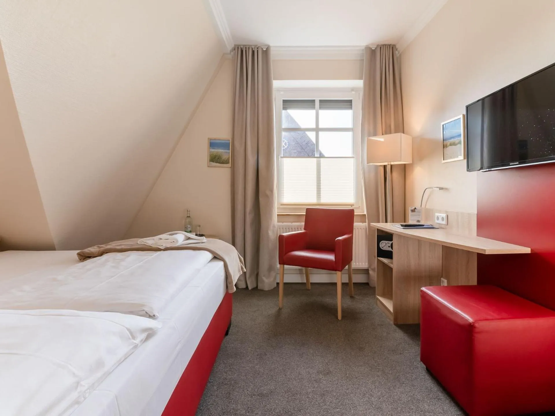 Photo of the whole room, Bed in Nordsee-Hotel Hinrichsen