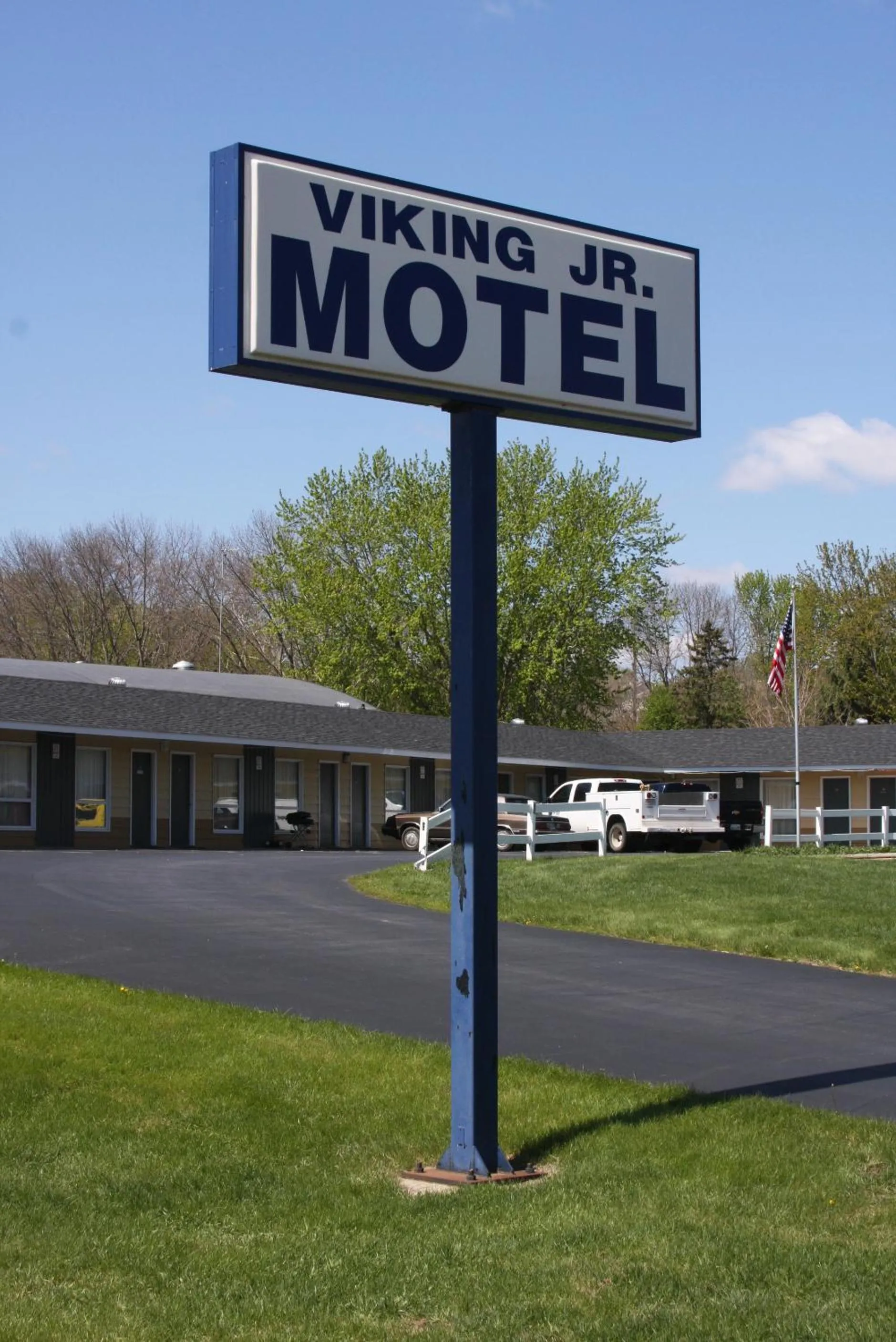 Viking Jr. Motel