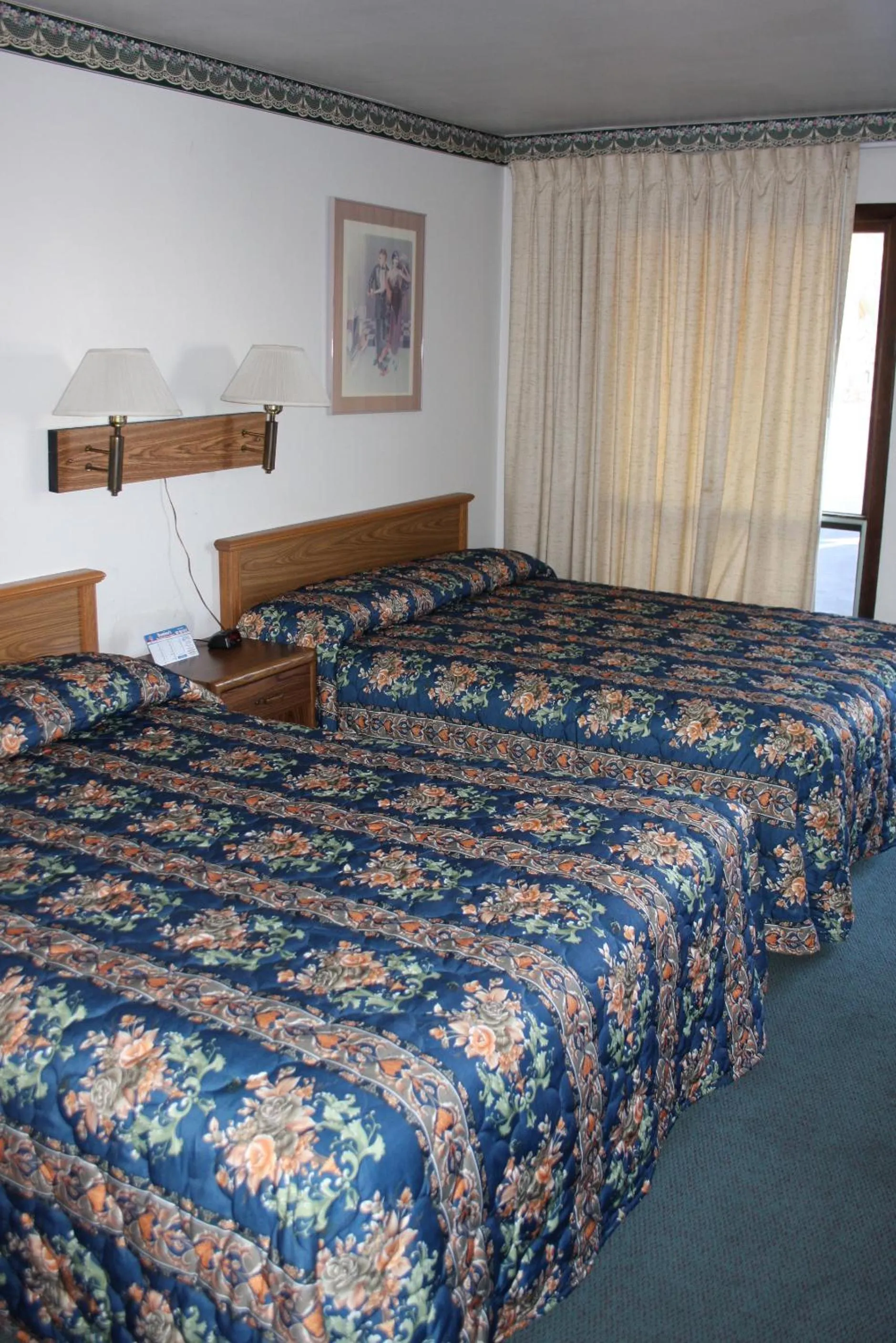 Bed in Viking Jr. Motel