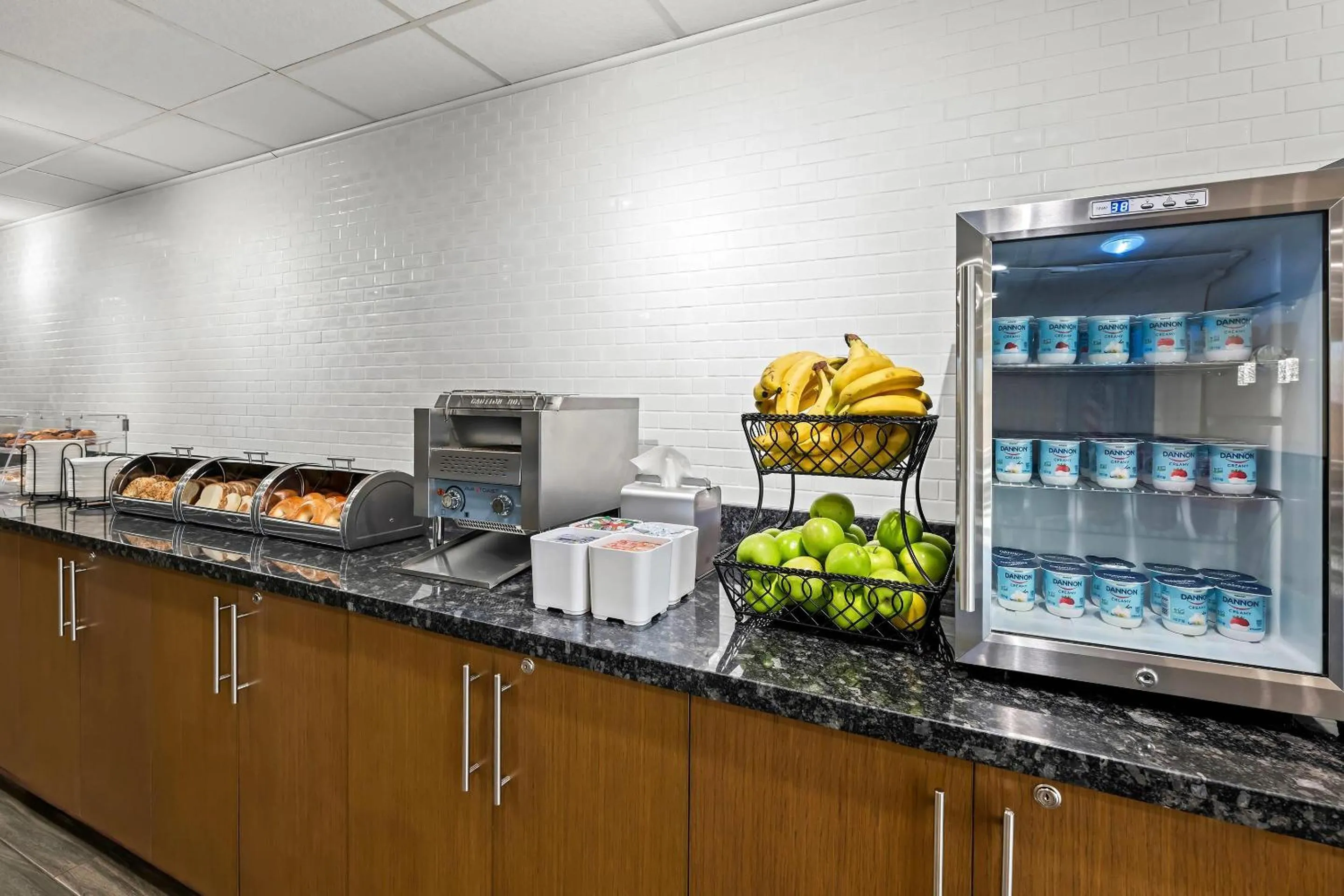 Breakfast in The Penn Stroud, Stroudsburg - Poconos, an Ascend Collection Hotel