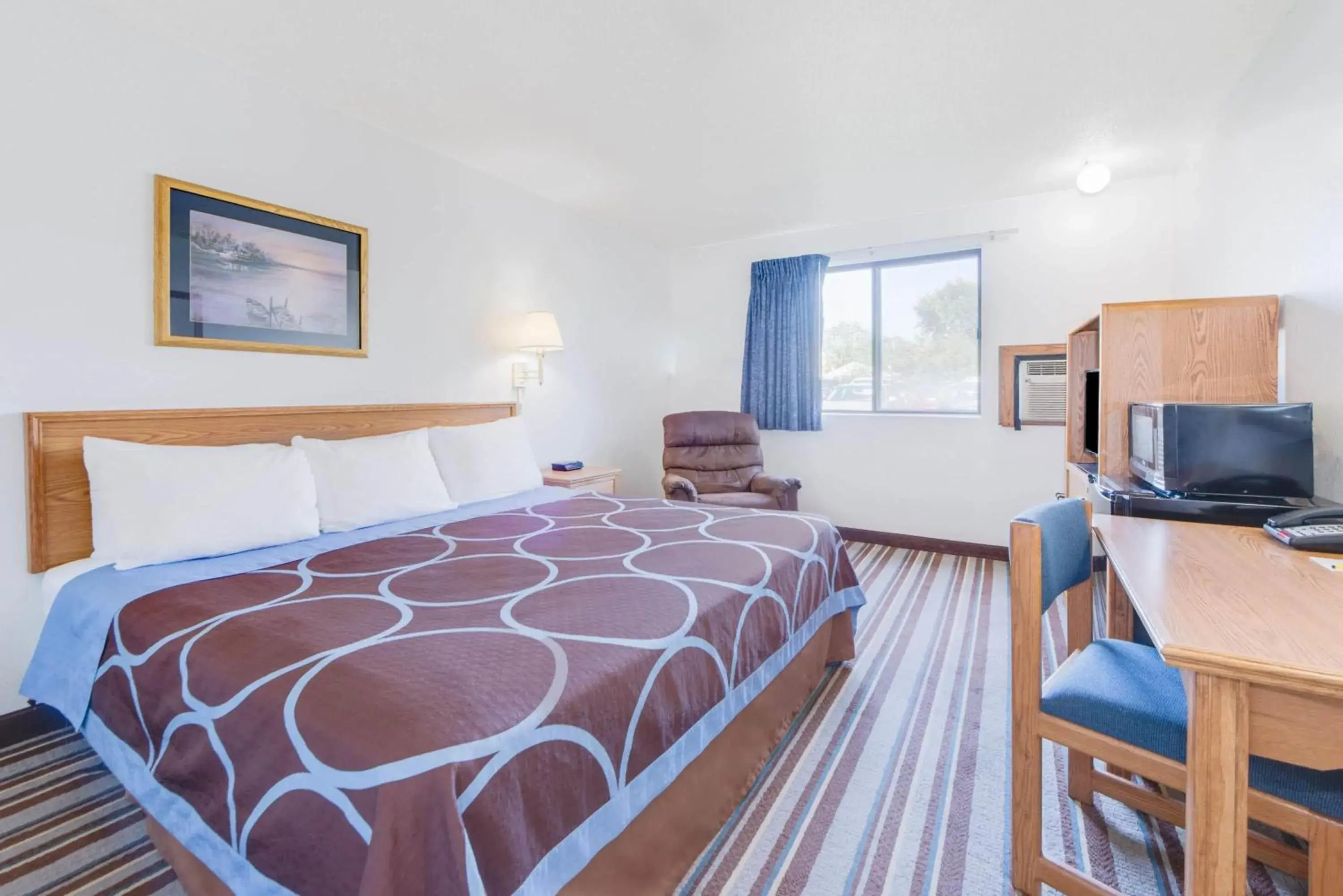 King Room with Bath Tub - Mobility Accessible/Non-Smoking in Super 8 by Wyndham Burlington King Room with Bath Tub - Mobility Accessible/Non-Smoking in Super 8 by Wyndham Burlington