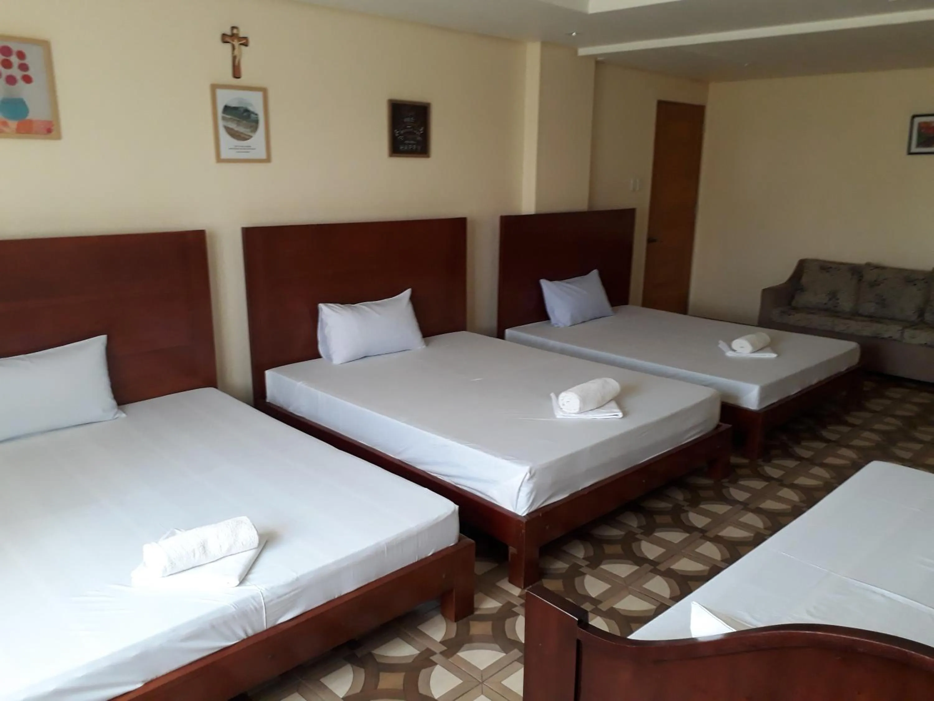 Bed in WMV Hotel & Restaurant