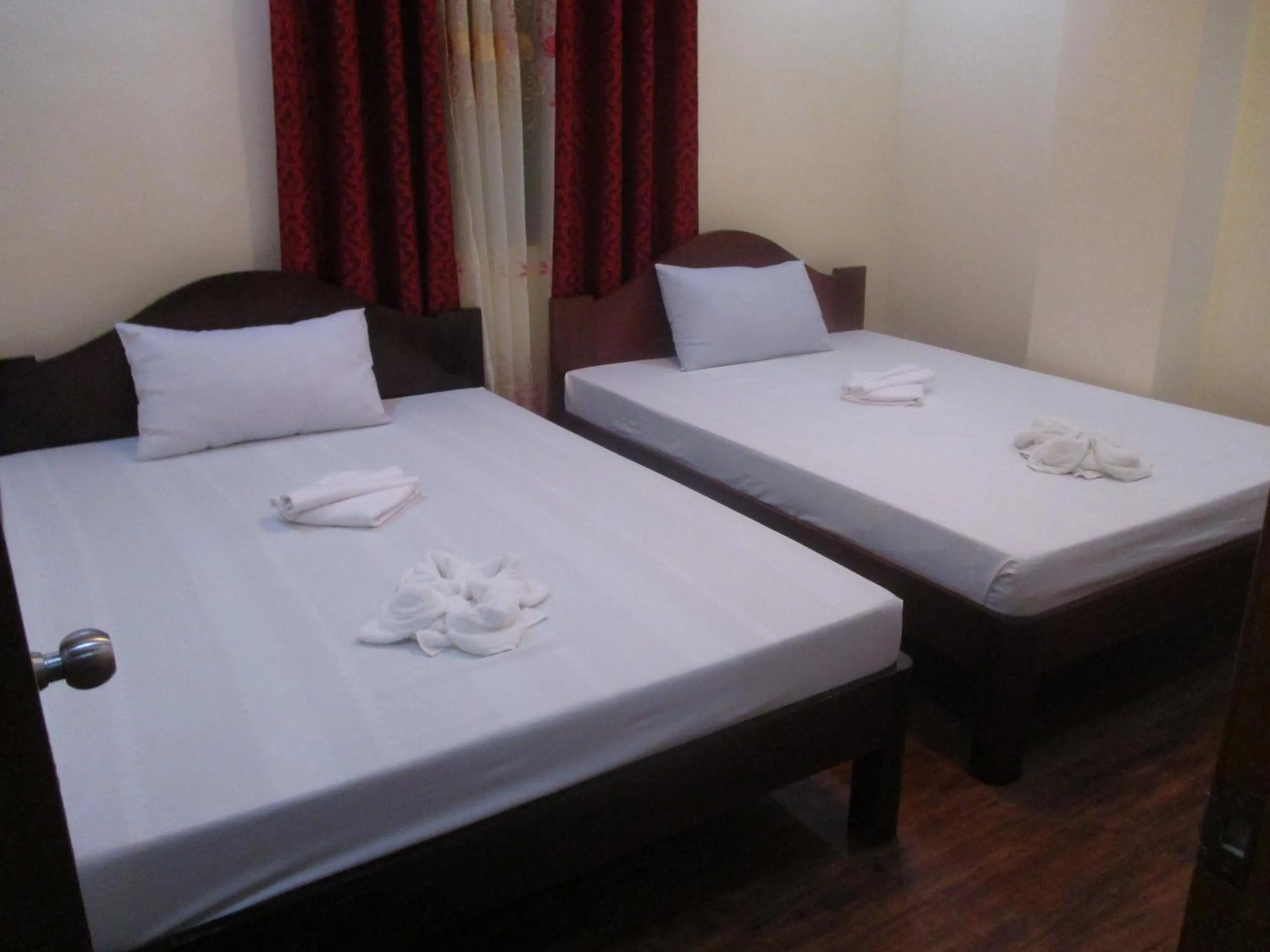Bed in WMV Hotel & Restaurant