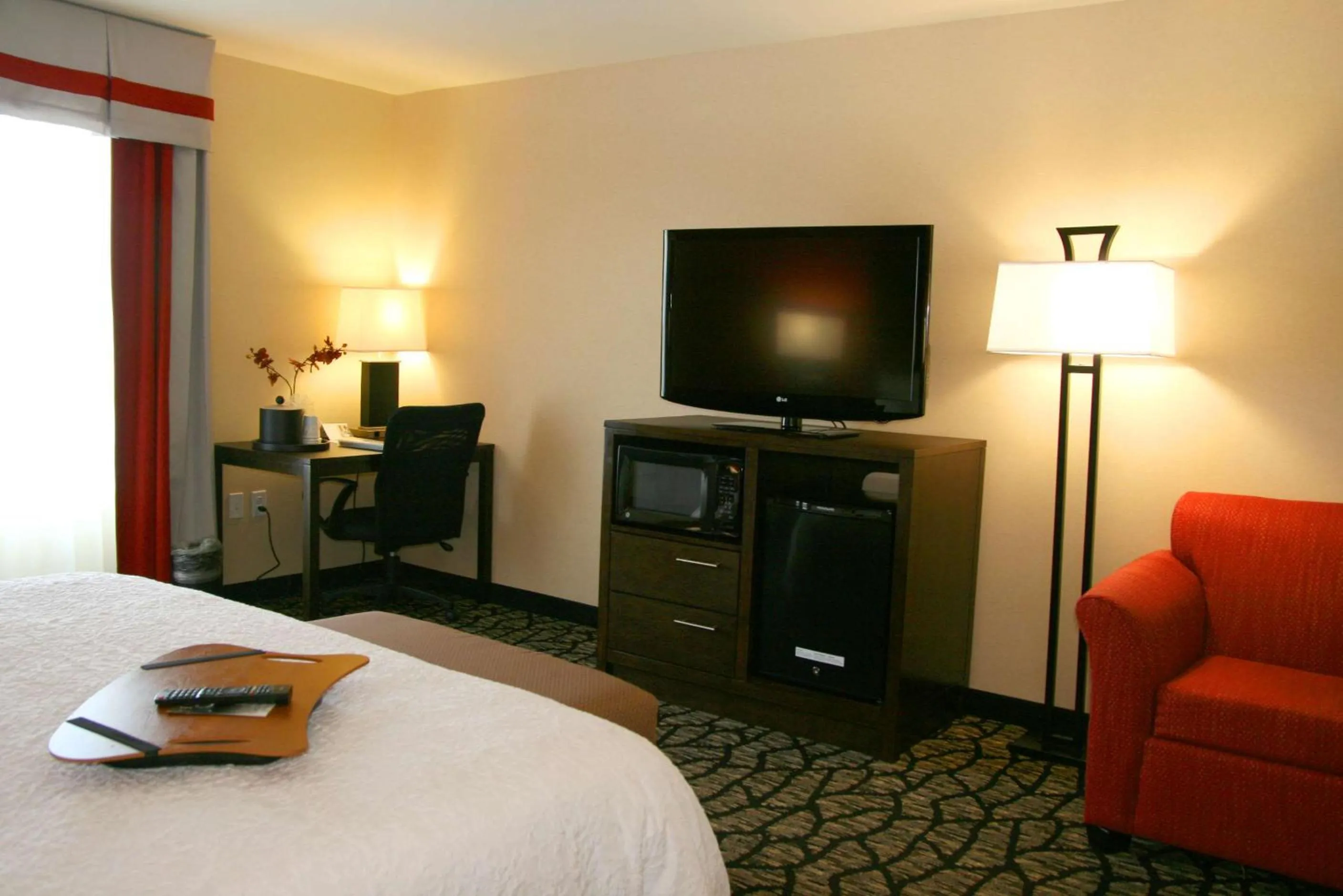Bed in Hampton Inn & Suites Salt Lake City-University/Foothill Drive