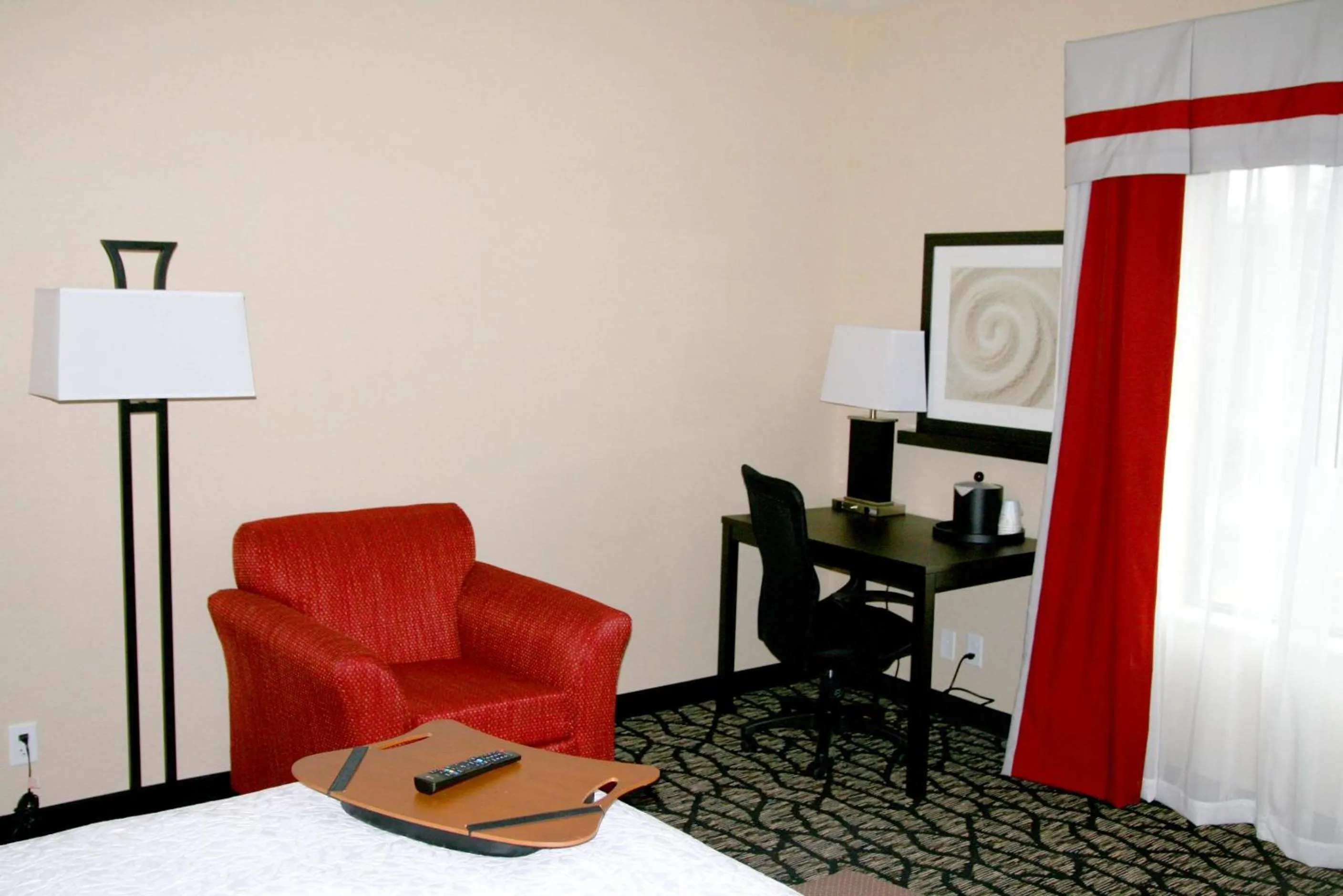 Bed in Hampton Inn & Suites Salt Lake City-University/Foothill Drive