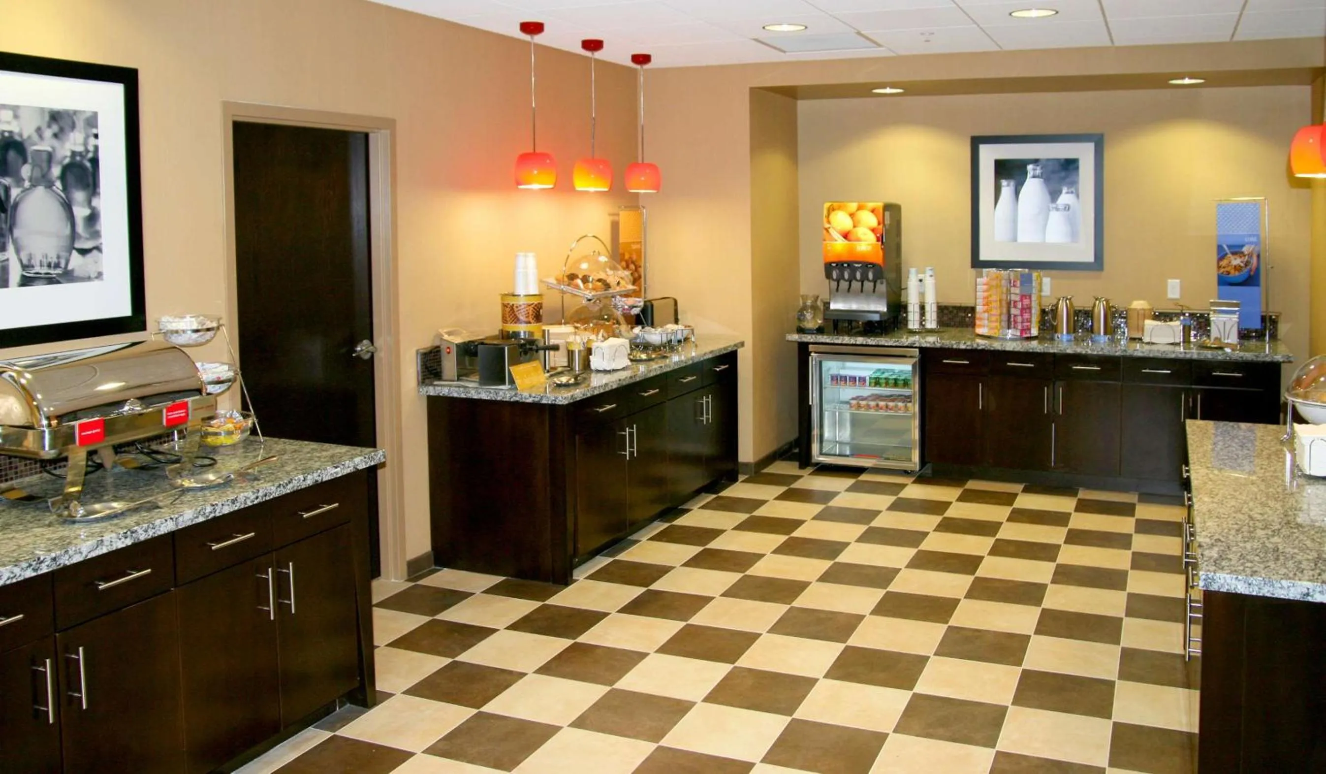 Dining area in Hampton Inn & Suites Salt Lake City-University/Foothill Drive