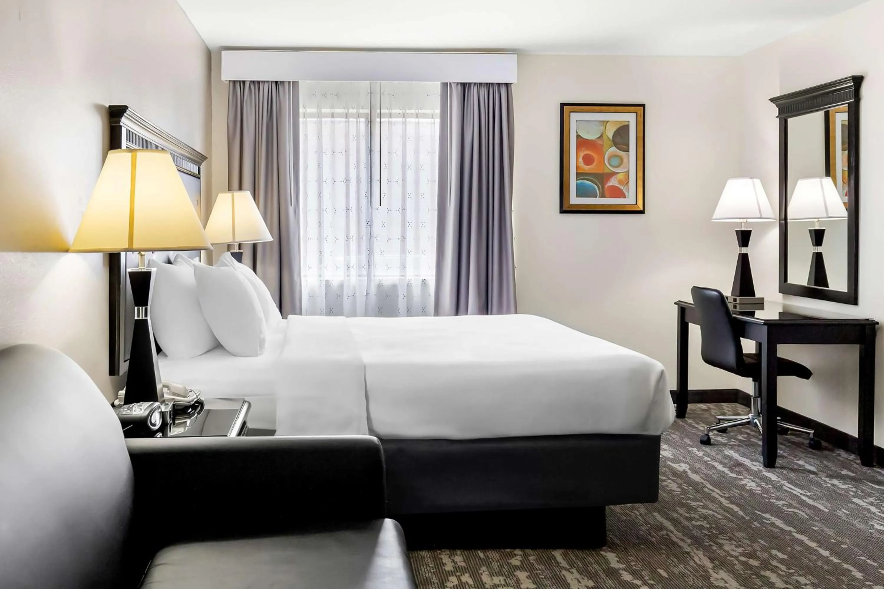 Bedroom, Bed in Best Western Saluki Inn