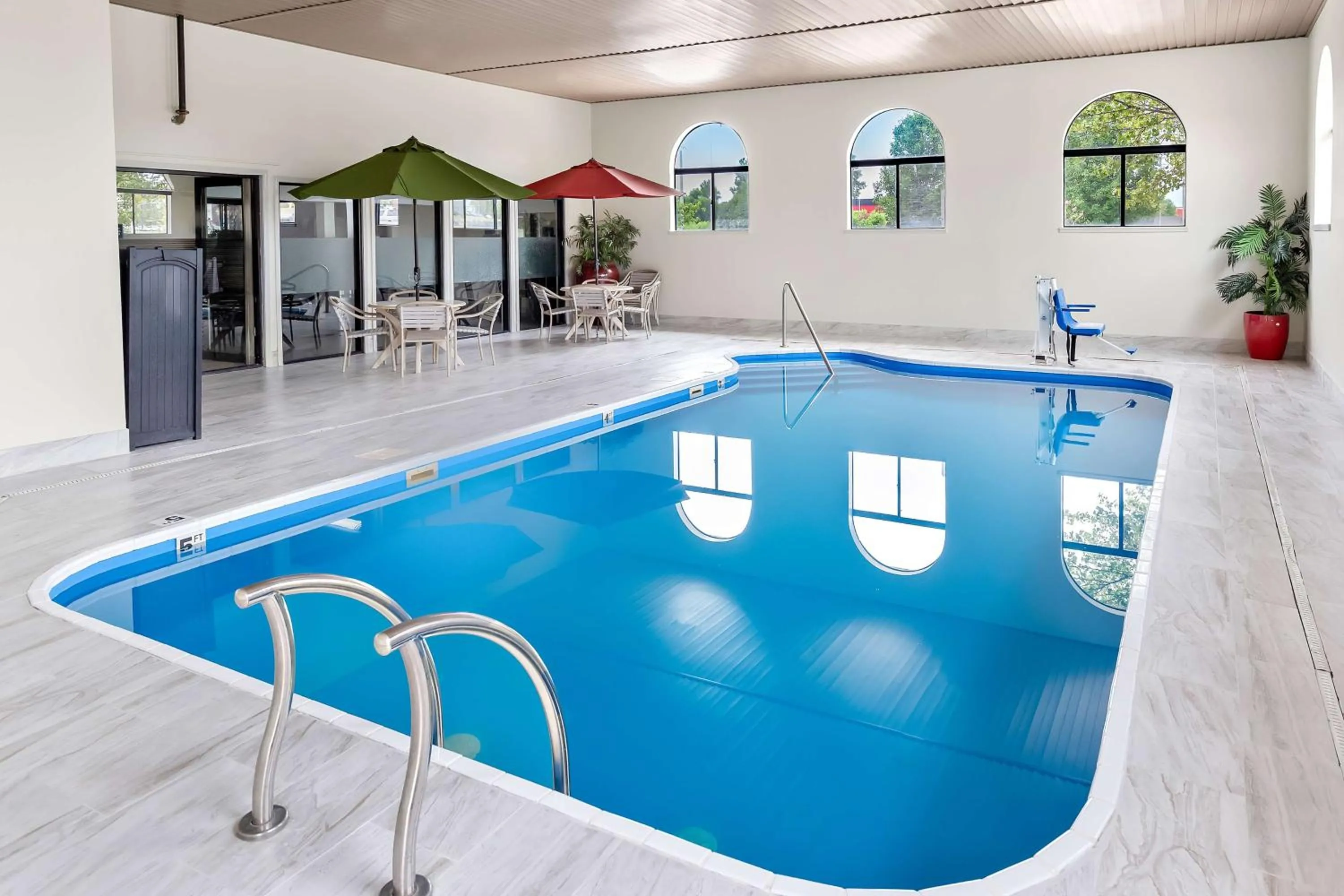 Pool view in Best Western Saluki Inn