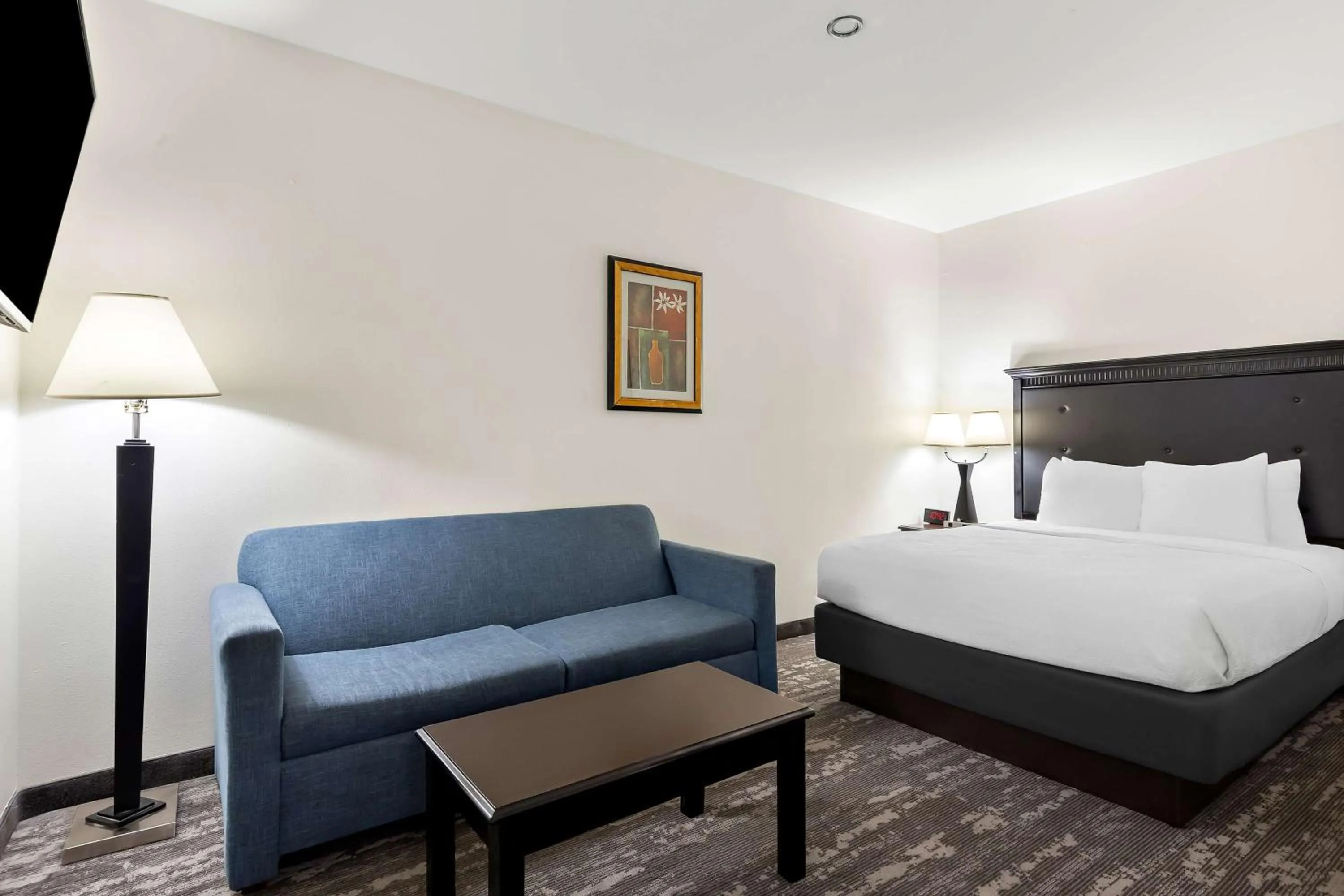 Bedroom, Bed in Best Western Saluki Inn