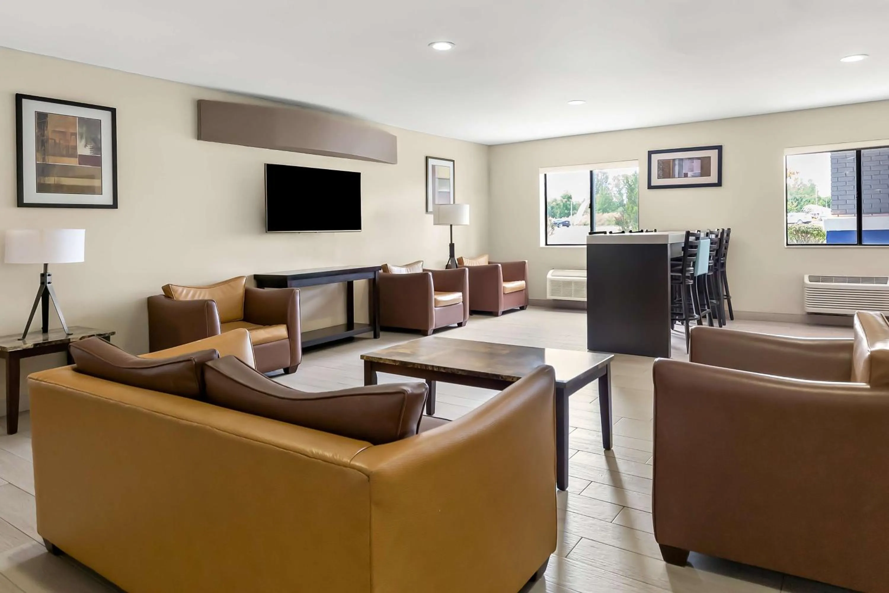 Lobby or reception in Best Western Saluki Inn