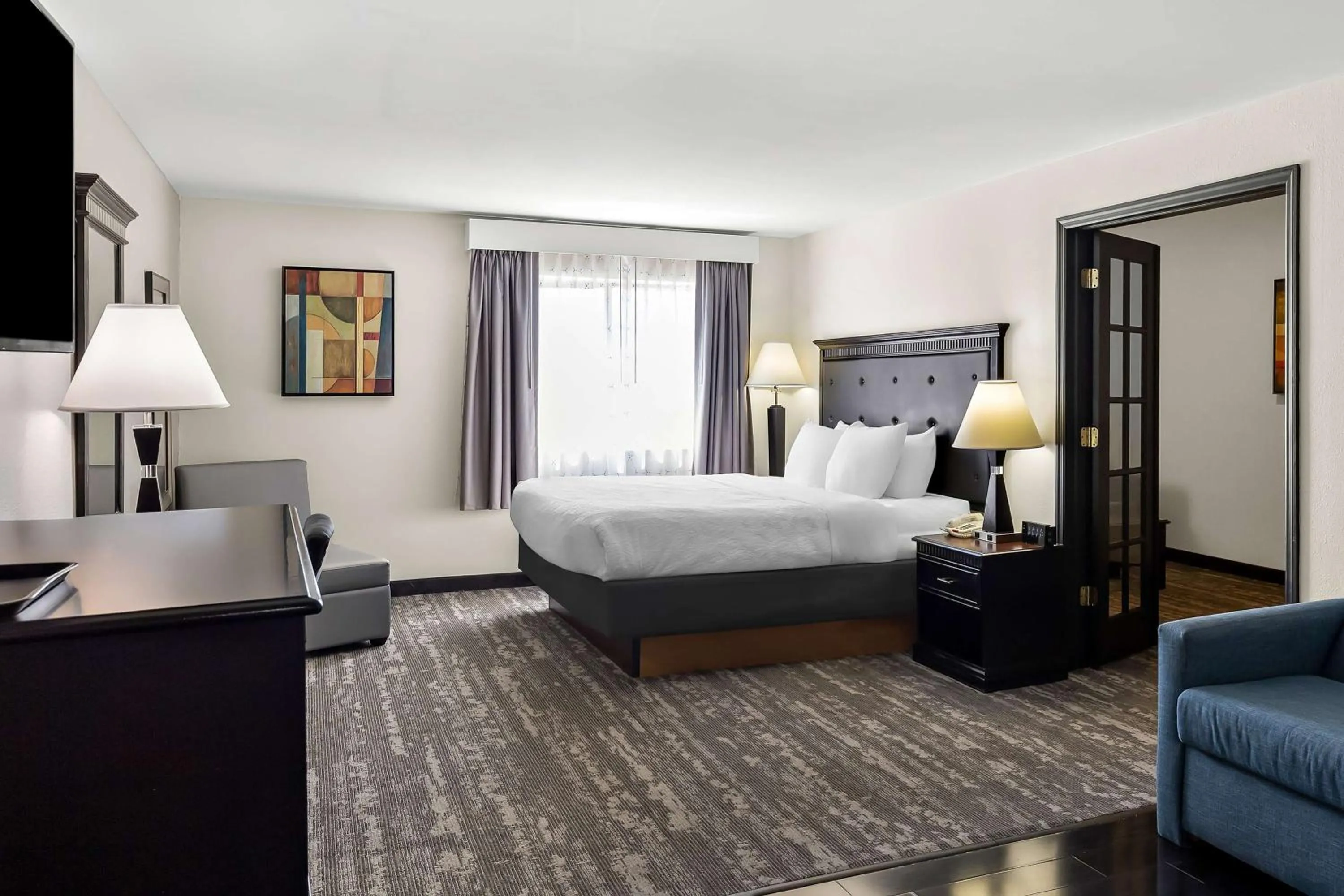 Photo of the whole room, Bed in Best Western Saluki Inn