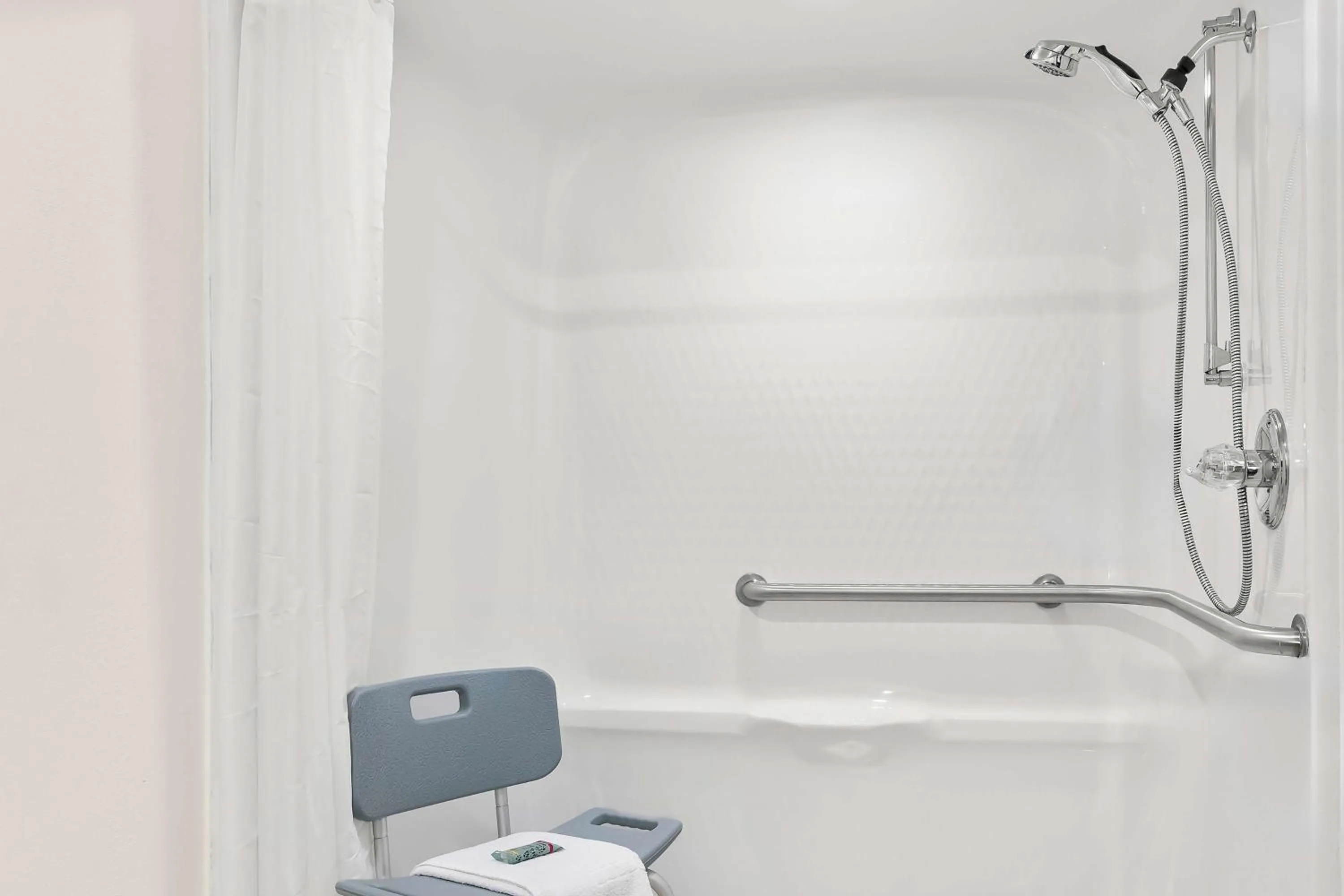 Bathroom in Best Western Saluki Inn