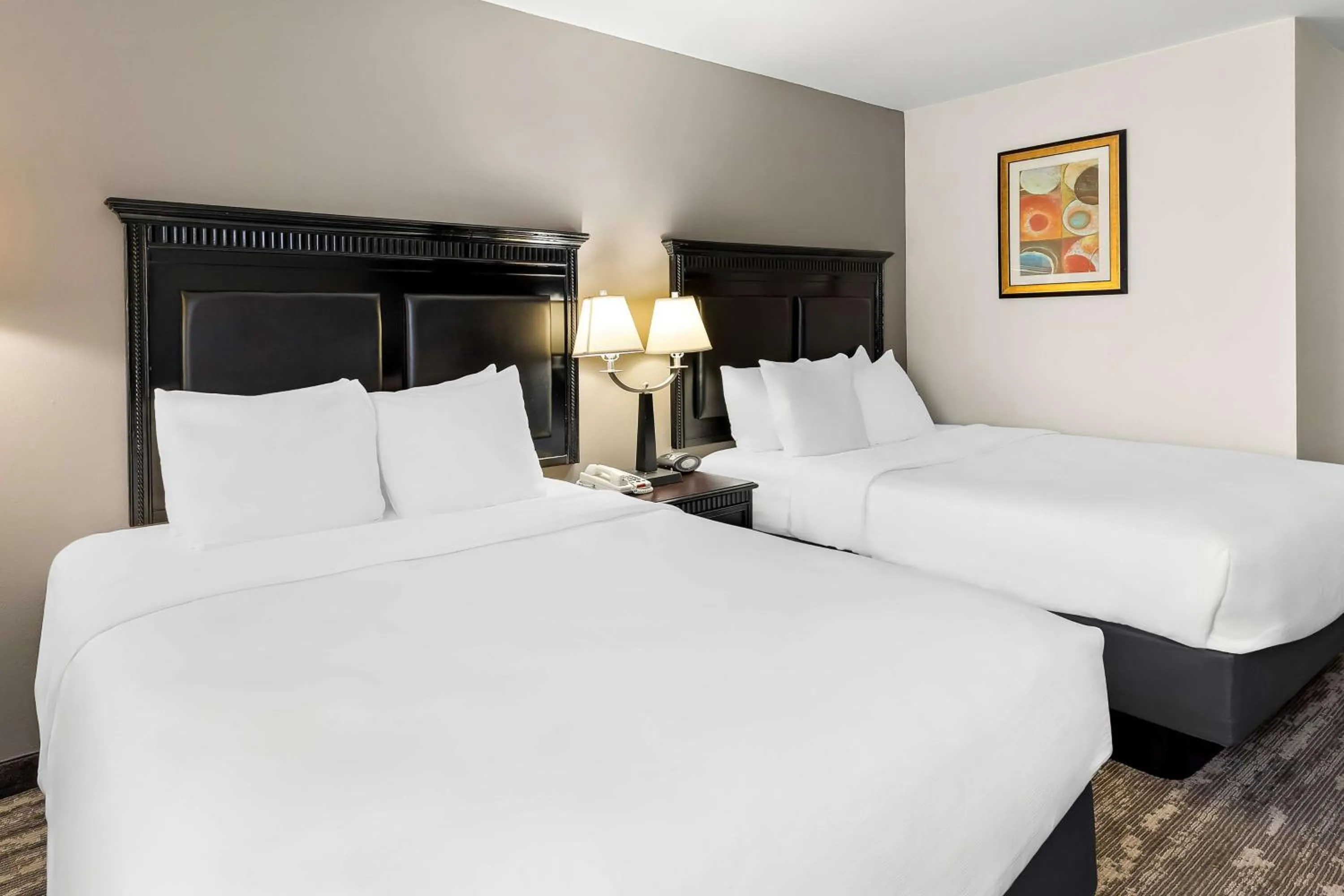 Bedroom, Bed in Best Western Saluki Inn