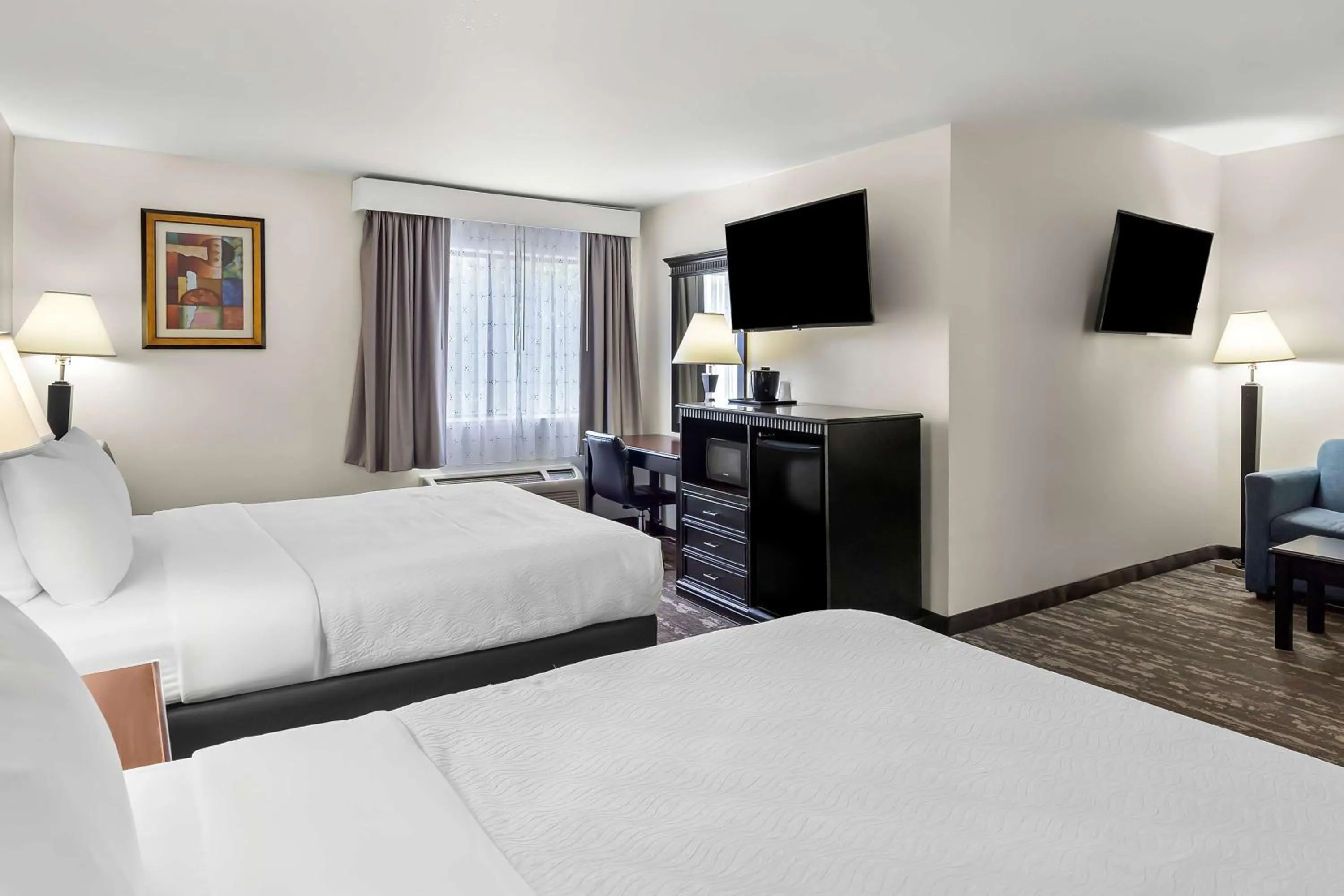 Bedroom, Bed in Best Western Saluki Inn