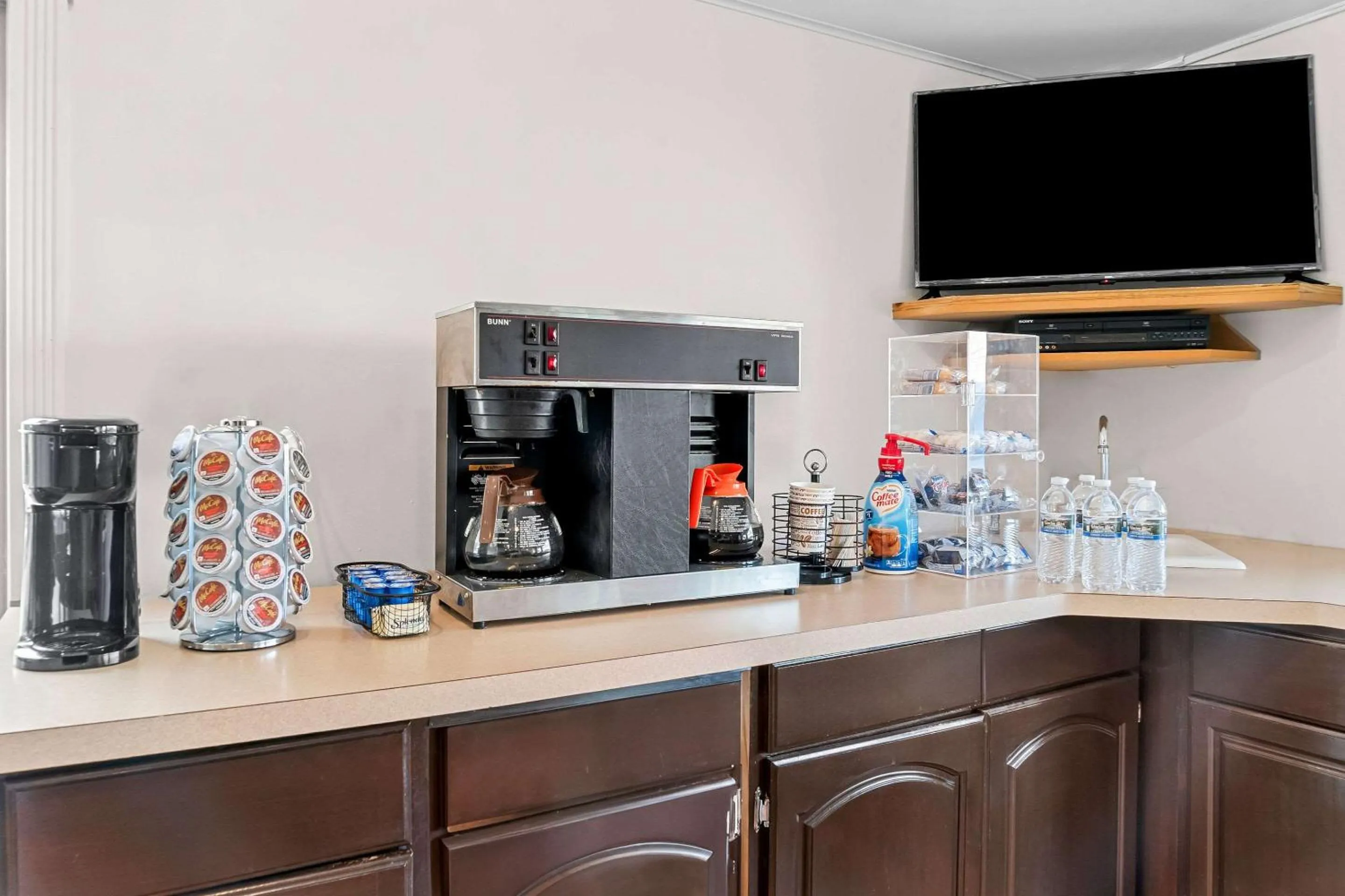 Breakfast in Rodeway Inn & Suites Saginaw I-675