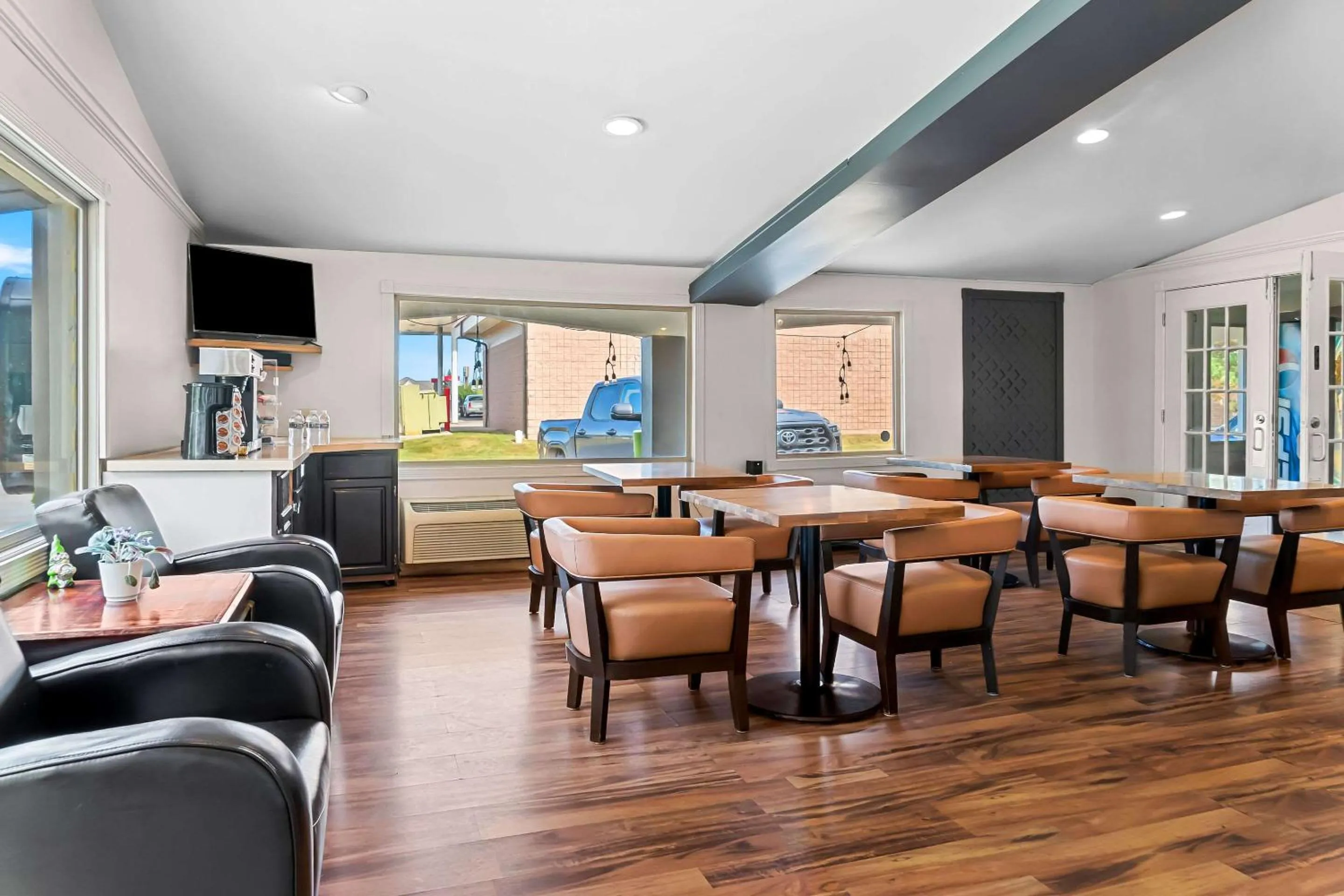 Breakfast in Rodeway Inn & Suites Saginaw I-675