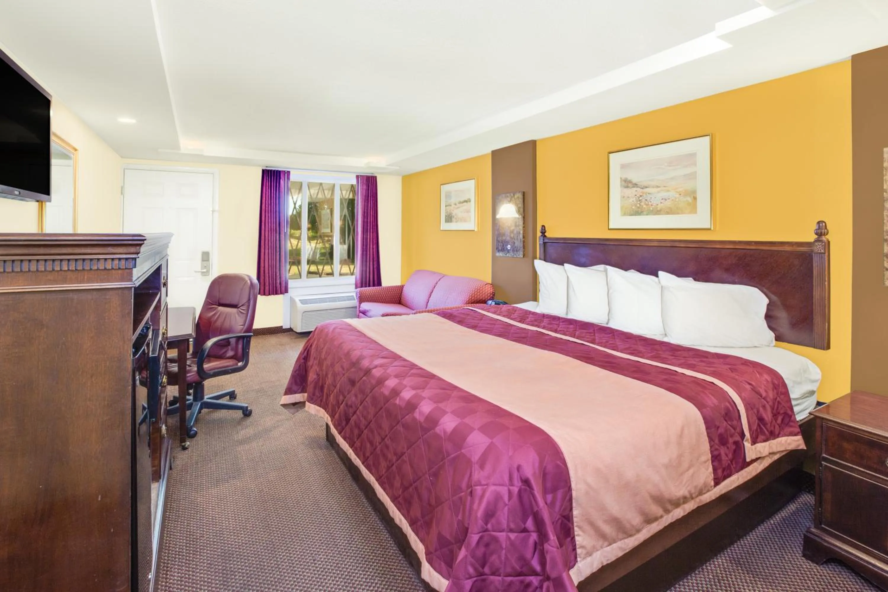 Photo of the whole room, Bed in Apple Tree Inn