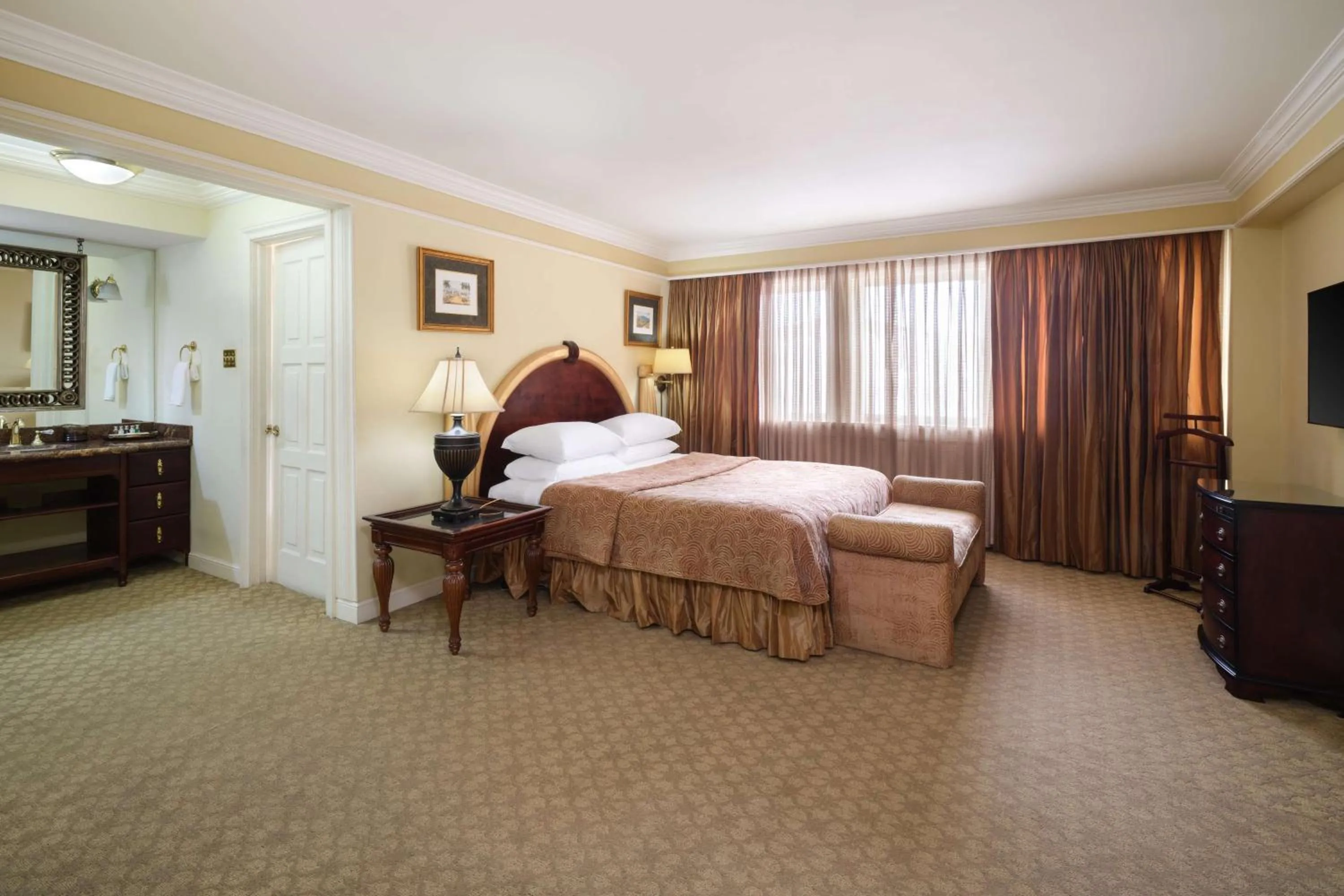 Photo of the whole room, Bed in Terra Nova, BW Premier Collection