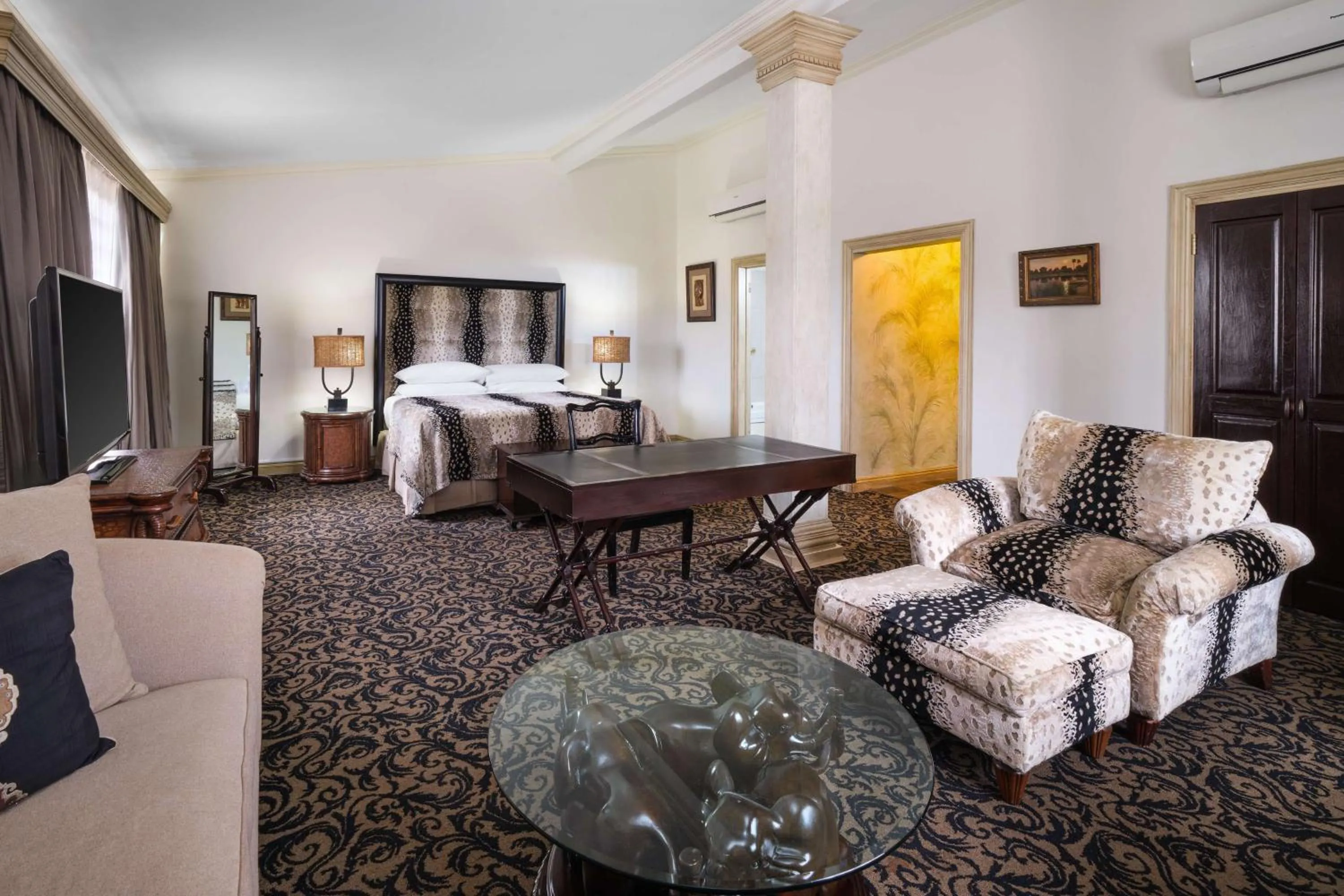 Photo of the whole room, Bed in Terra Nova, BW Premier Collection