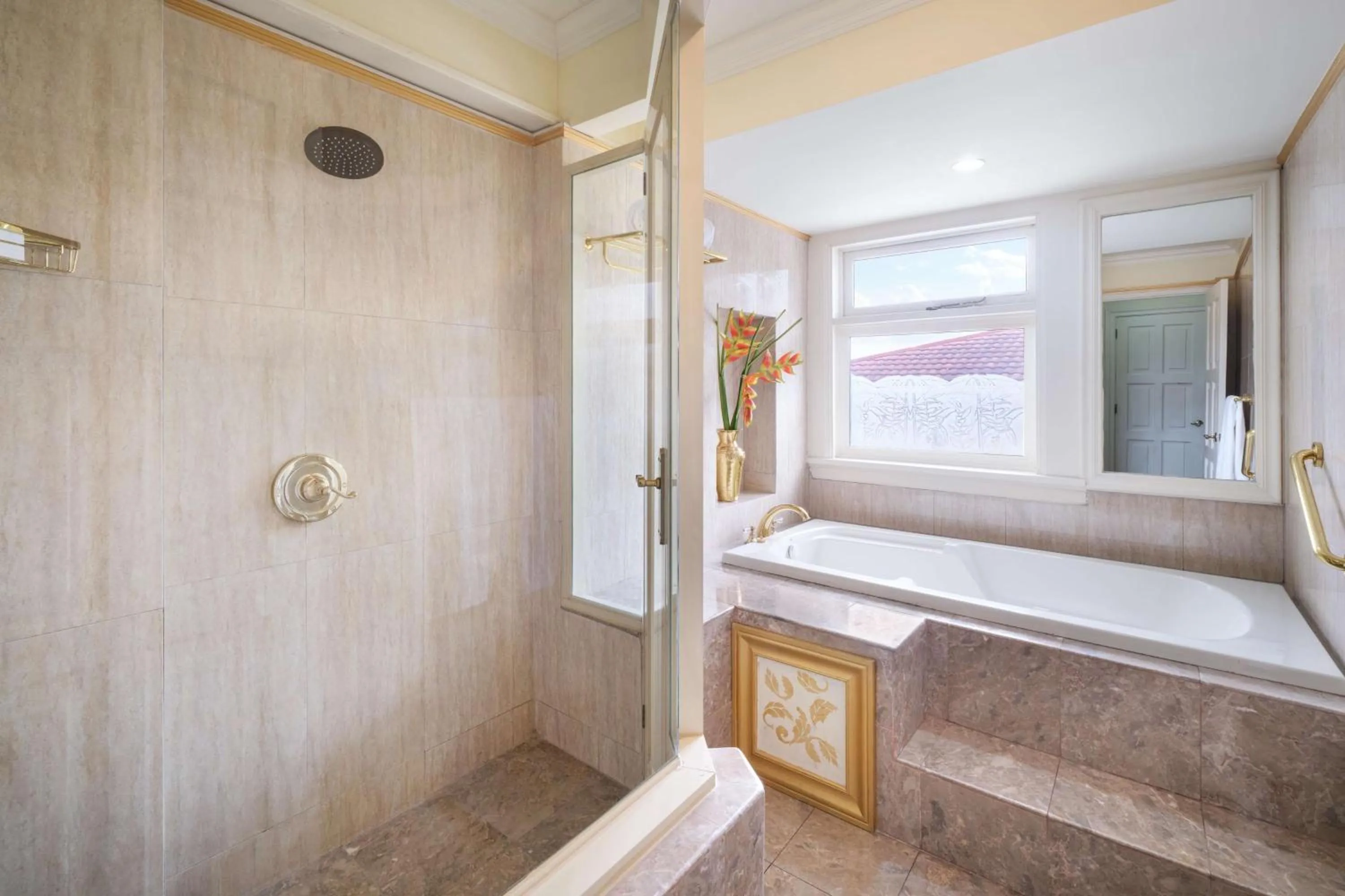 Bathroom, Bed in Terra Nova, BW Premier Collection