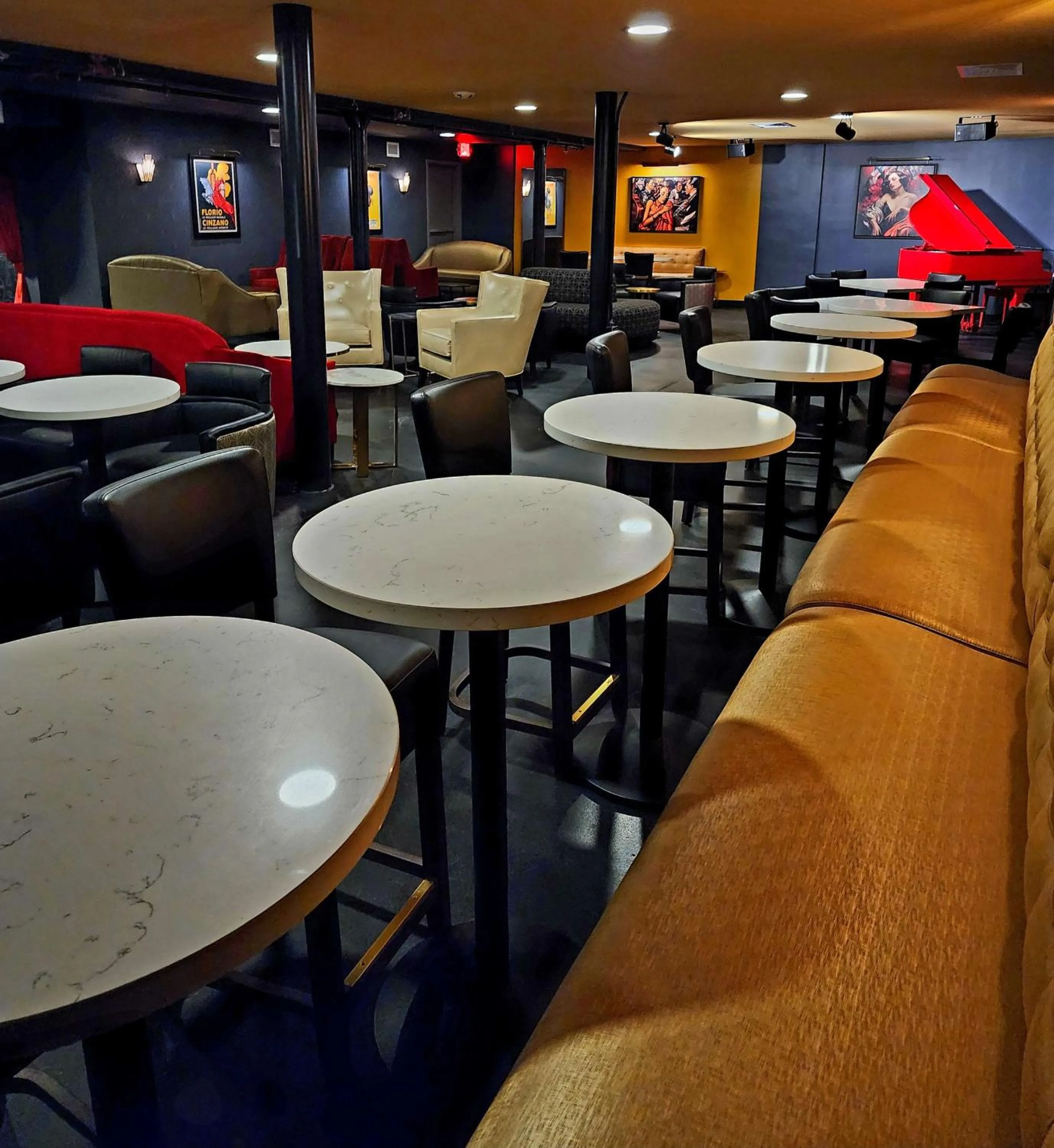 Lounge or bar in Aiden San Antonio Riverwalk