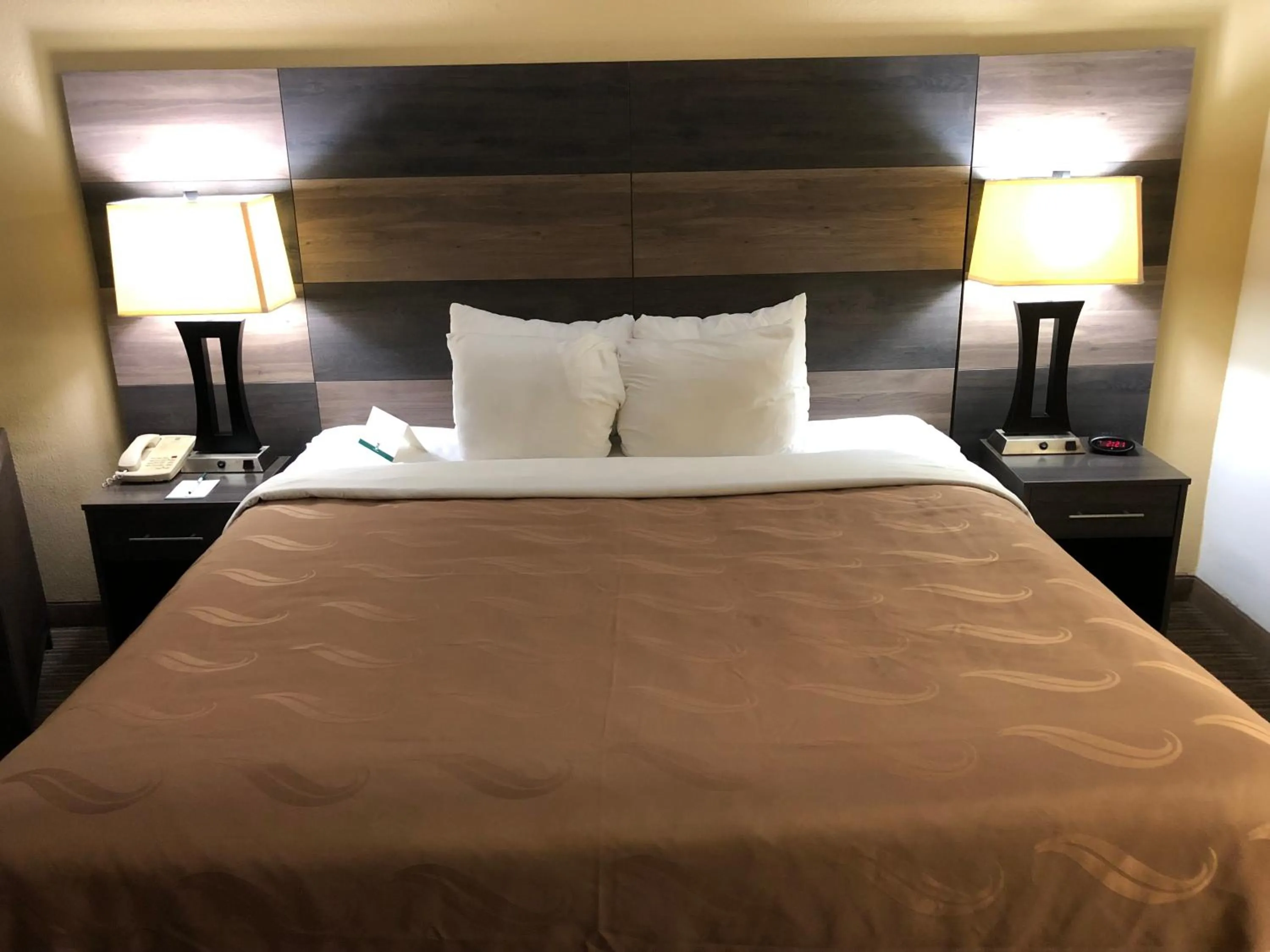 Bed in Quality Inn Bennettsville