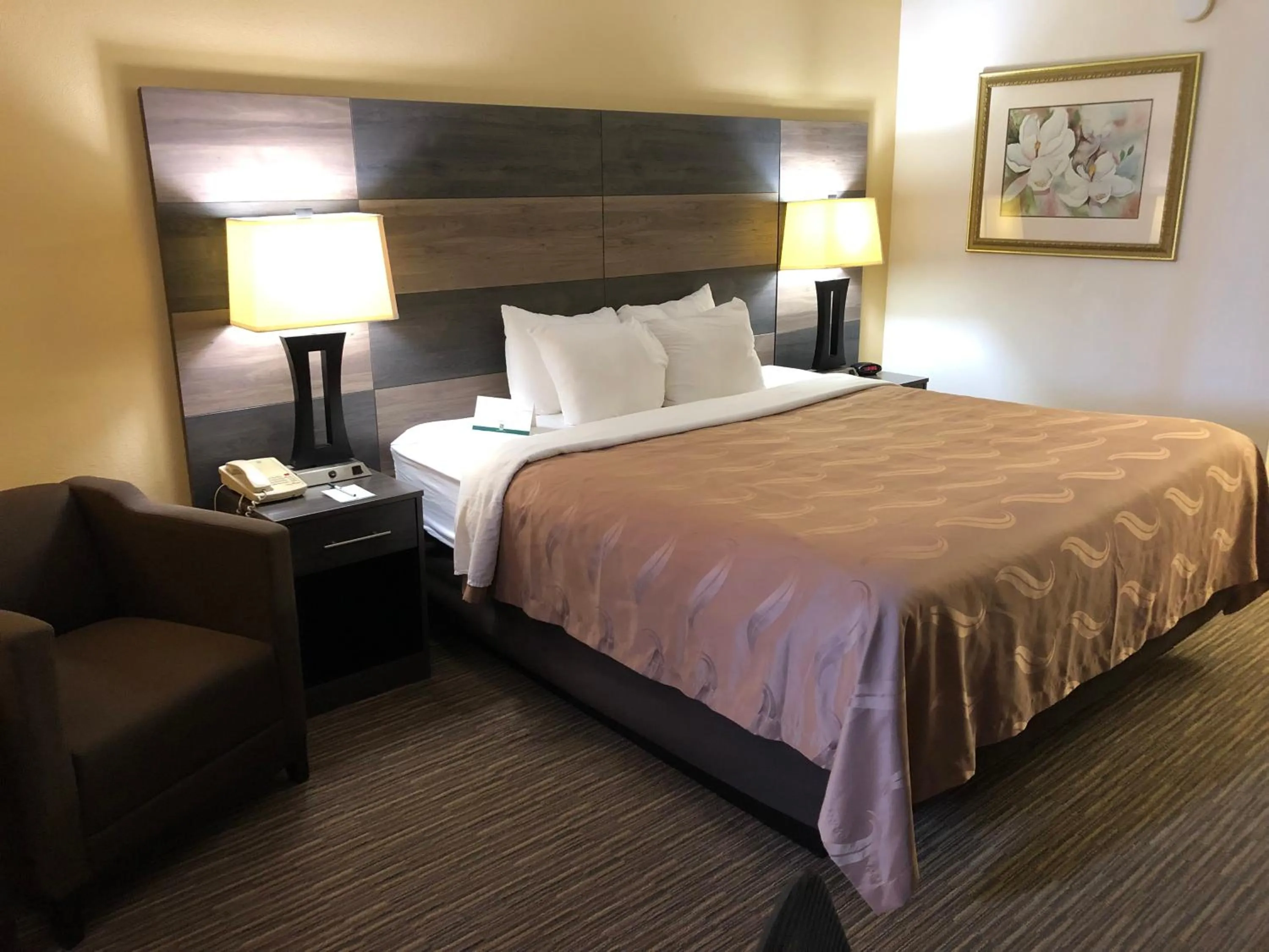 Bed in Quality Inn Bennettsville