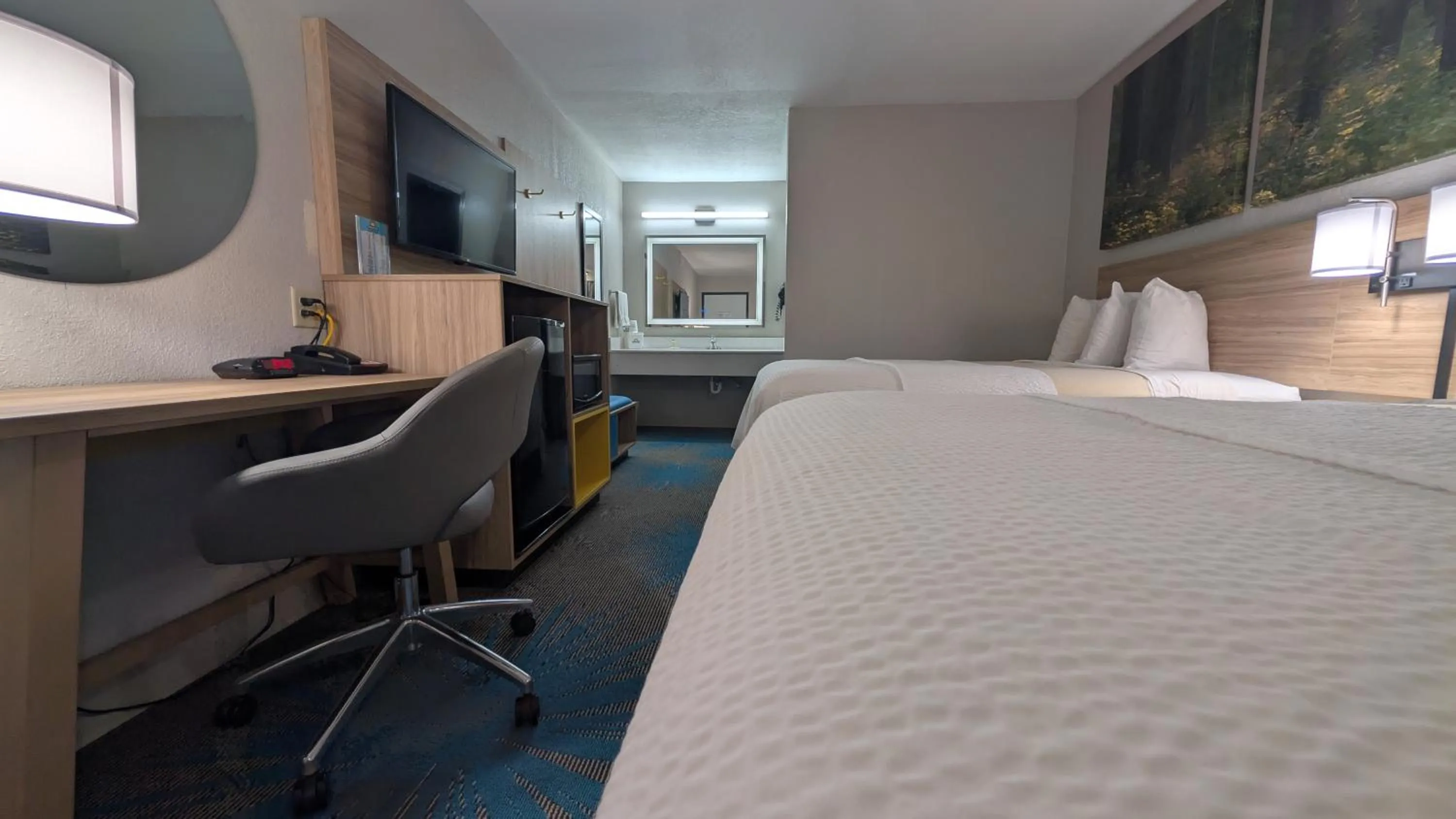 Photo of the whole room, Bed in Days Inn by Wyndham Champaign/Urbana