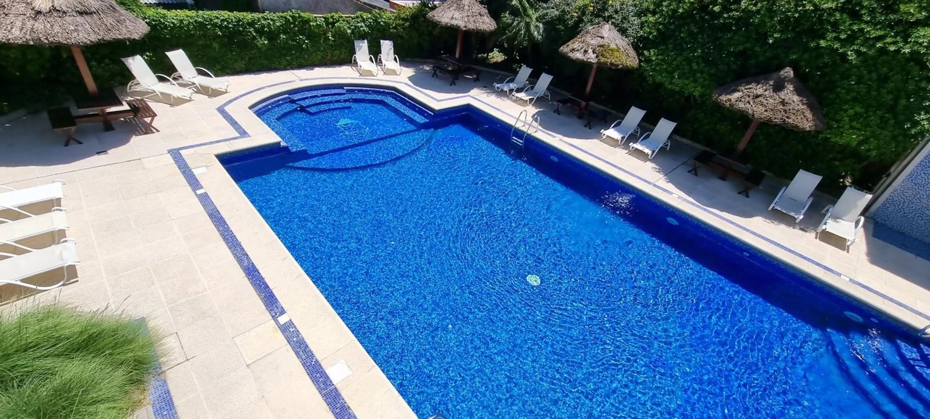 Pool view in Hotel Italiano