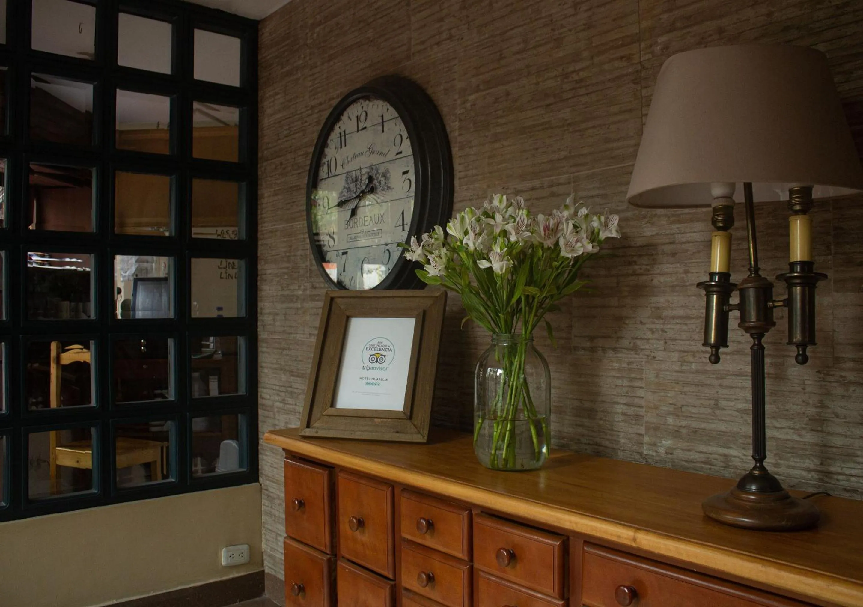 Lobby or reception in Filatelia Suites & Travel