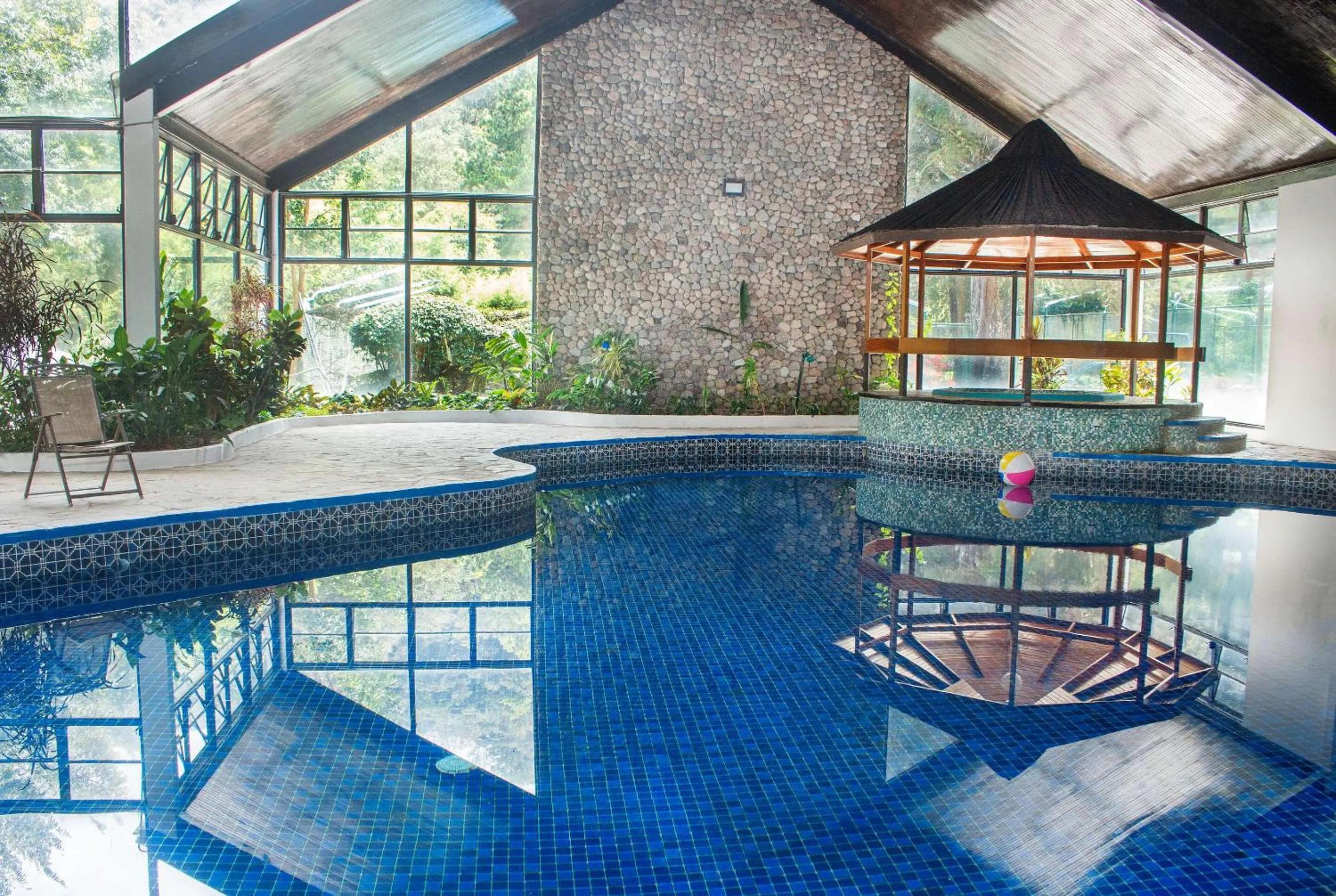 Swimming pool in Hotel Bambito By Faranda Boutique, a member of Radisson Individuals