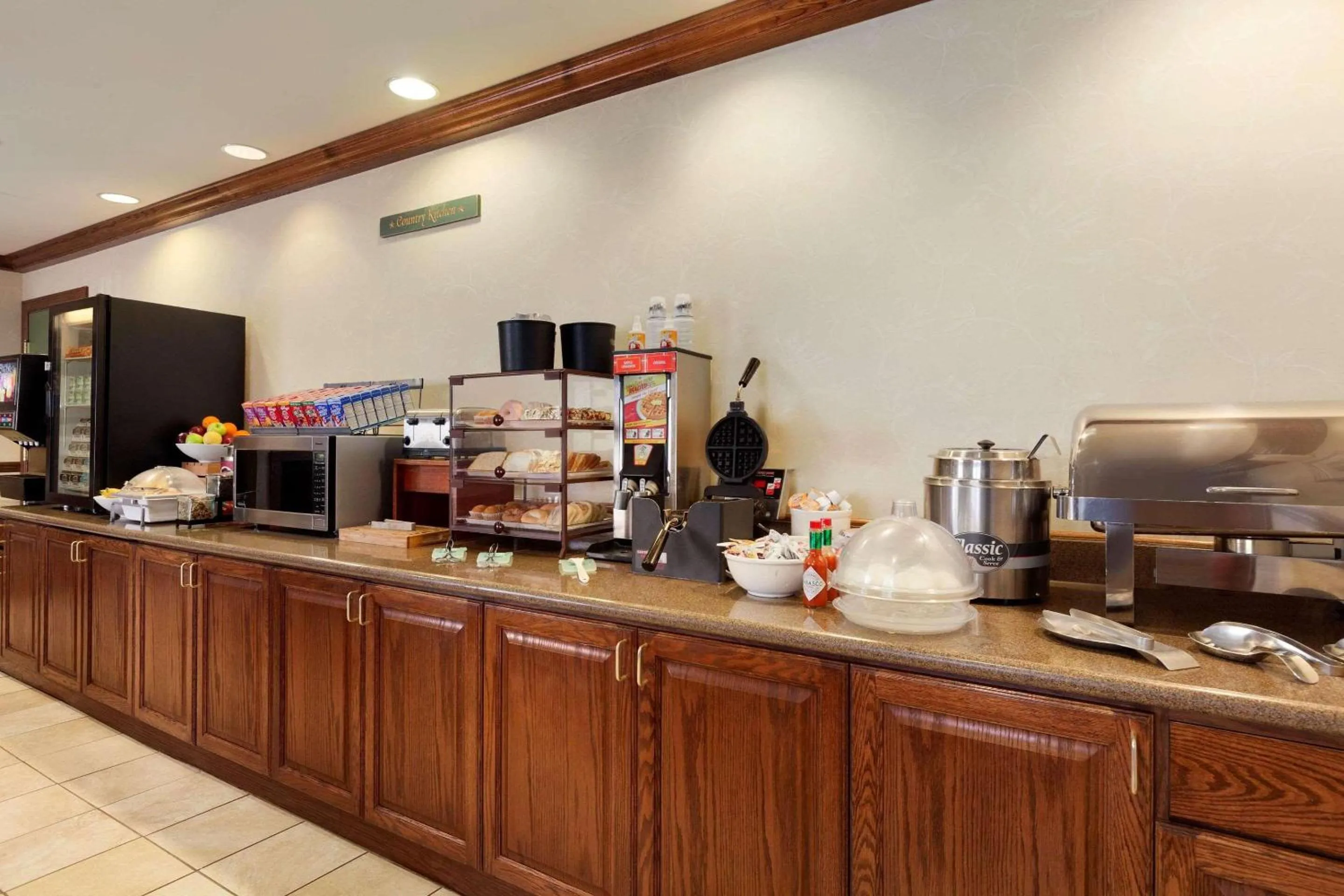Breakfast in Garner Hotel Gillette South by IHG