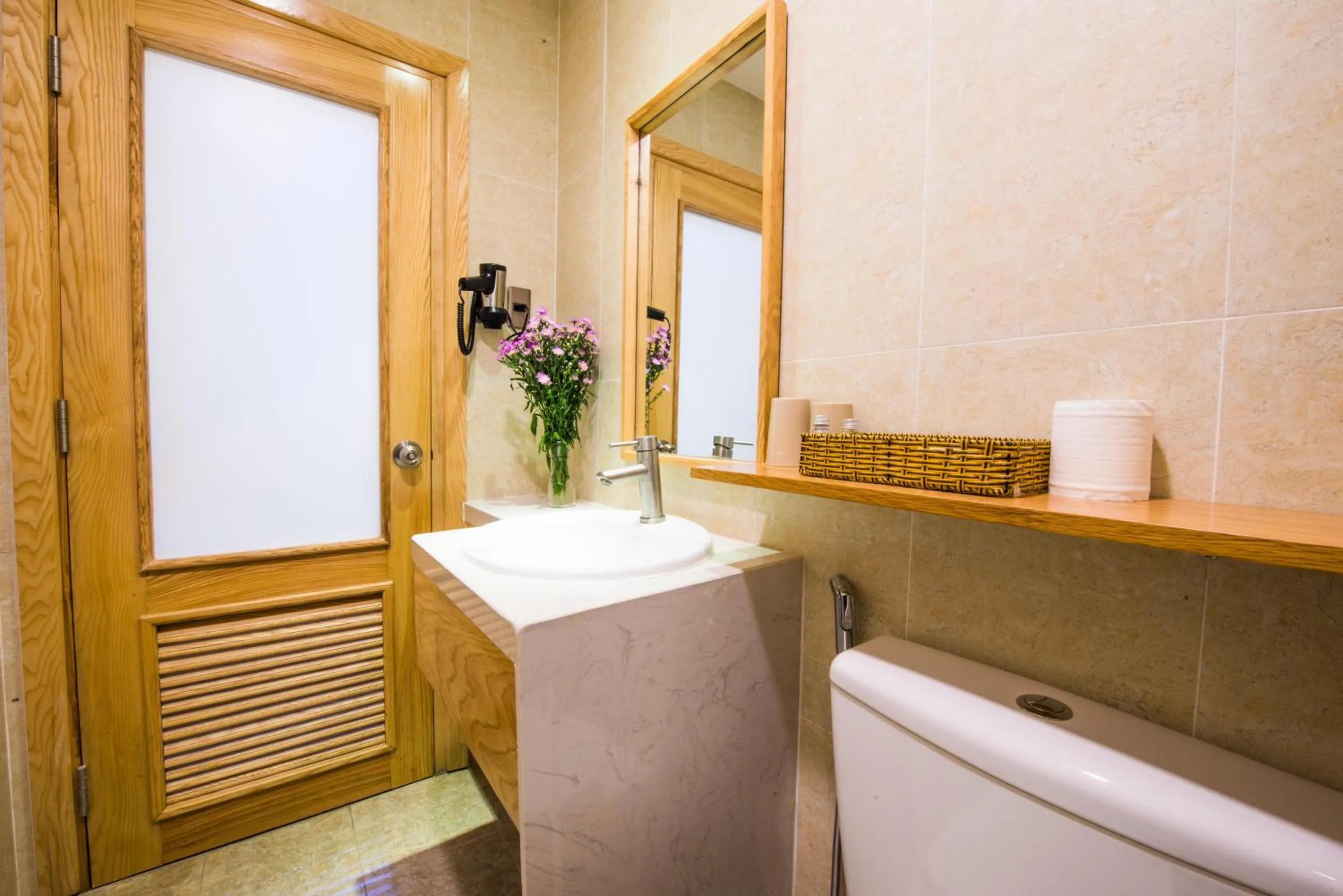 Bathroom in Sincero Hotel & Apartment
