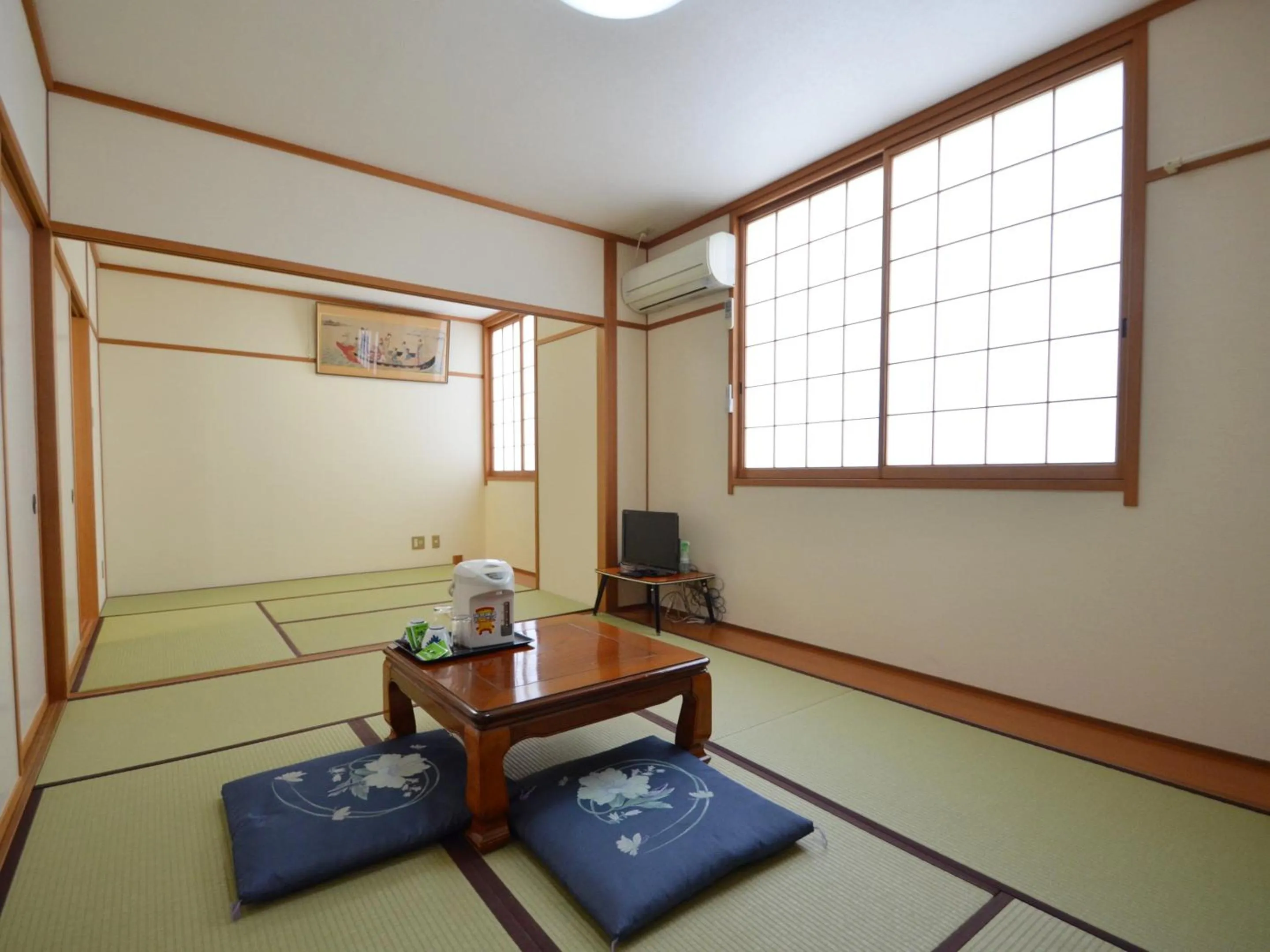 Photo of the whole room in Houei Ryokan