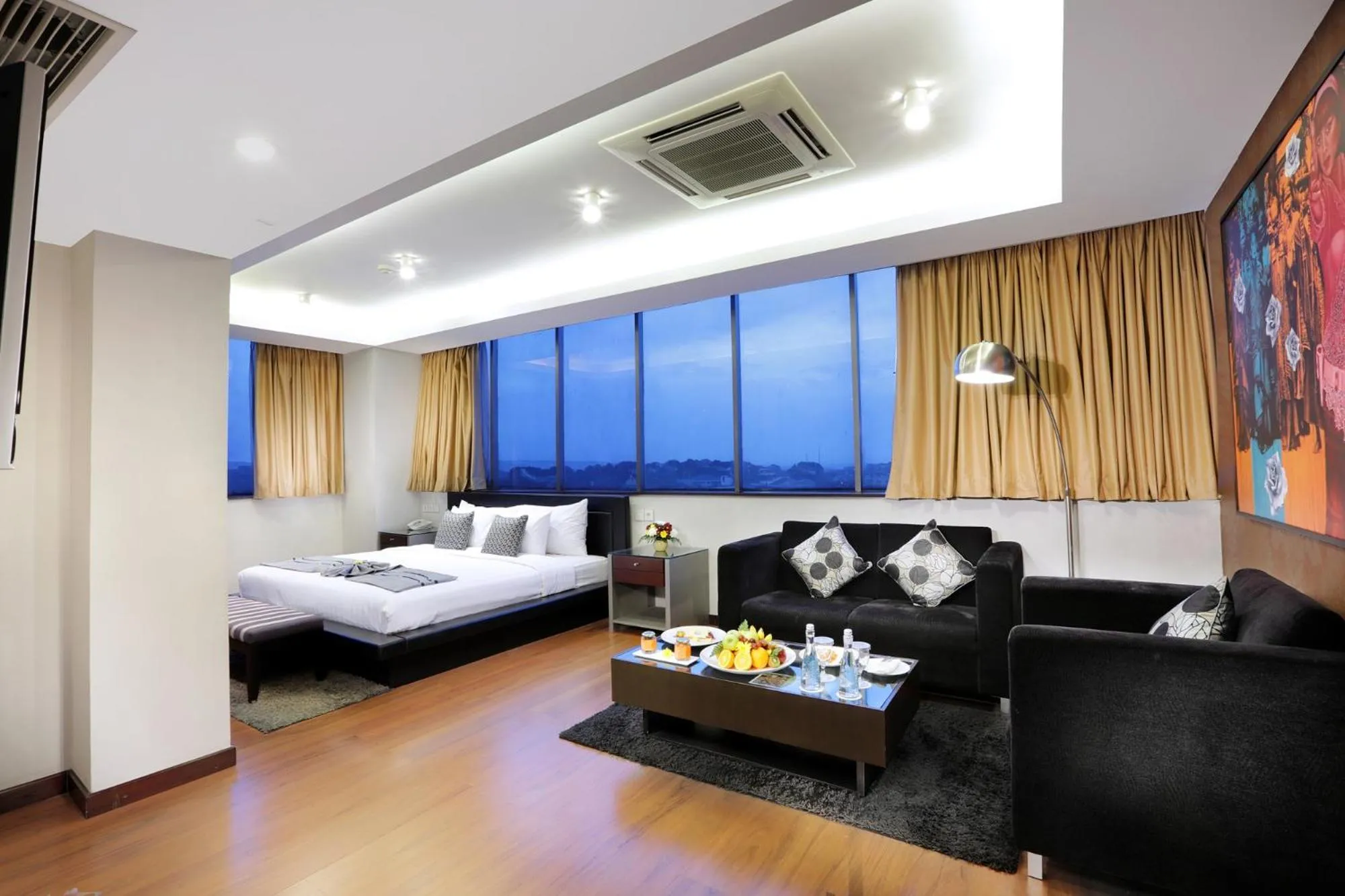 Bedroom, Bed in Grand Candi Hotel