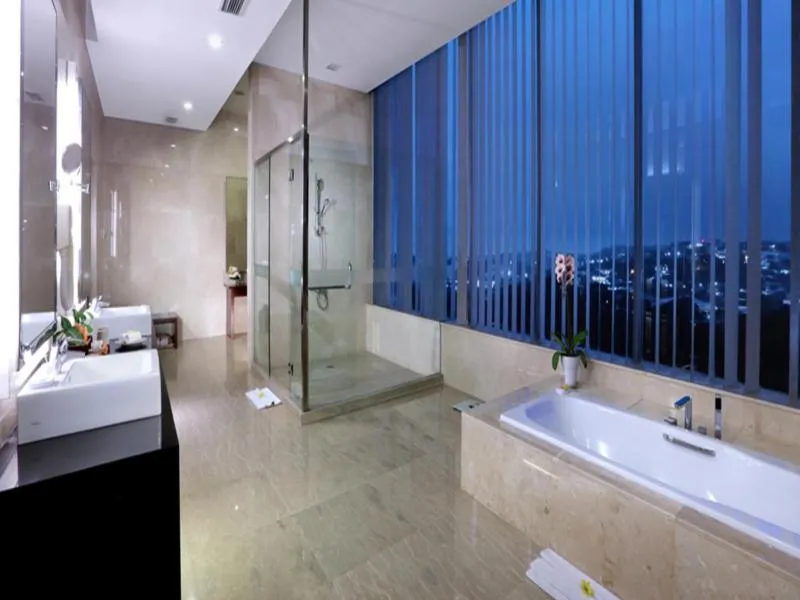 Shower in Grand Candi Hotel