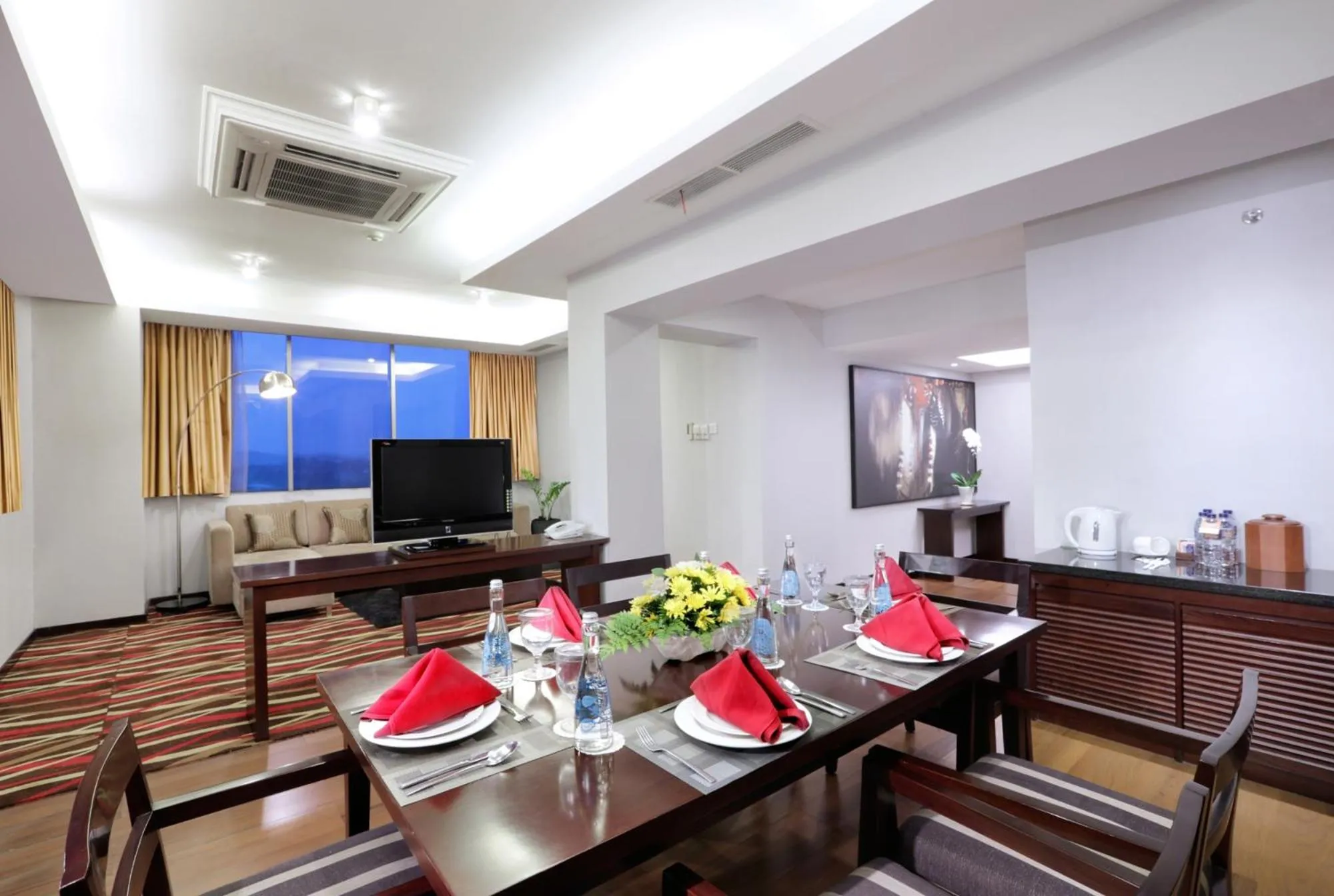 Dining area in Grand Candi Hotel