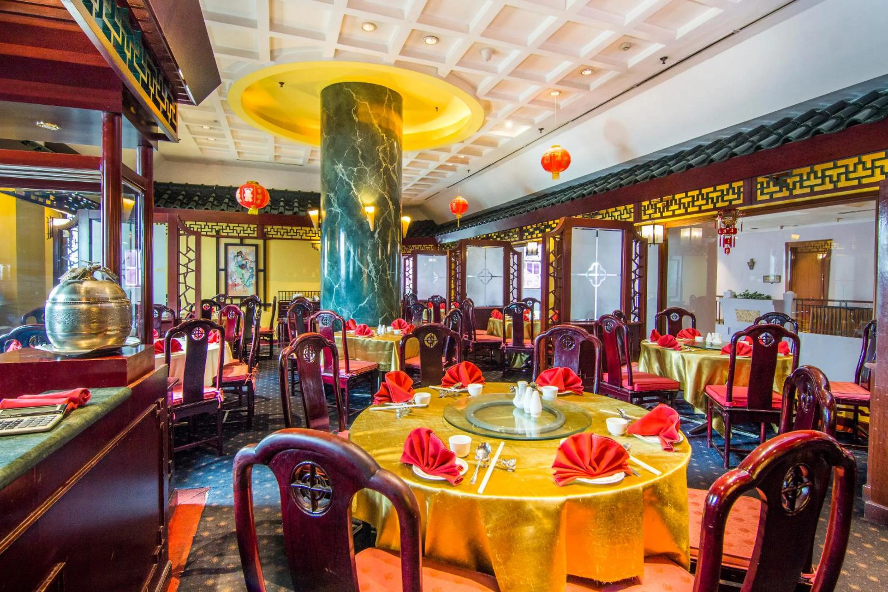 Restaurant/places to eat in Grand Candi Hotel