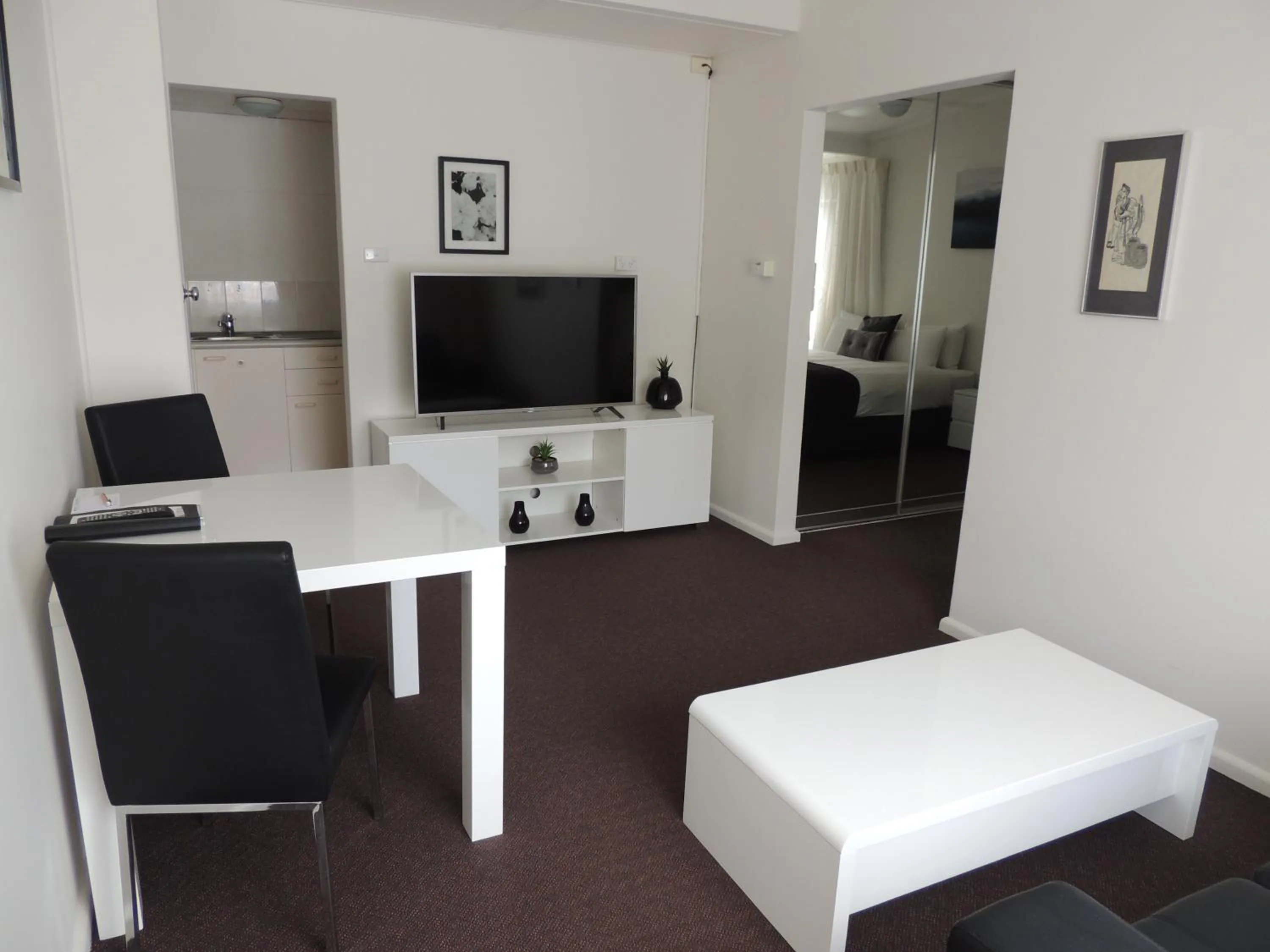 TV and multimedia in Comfort Inn Premier