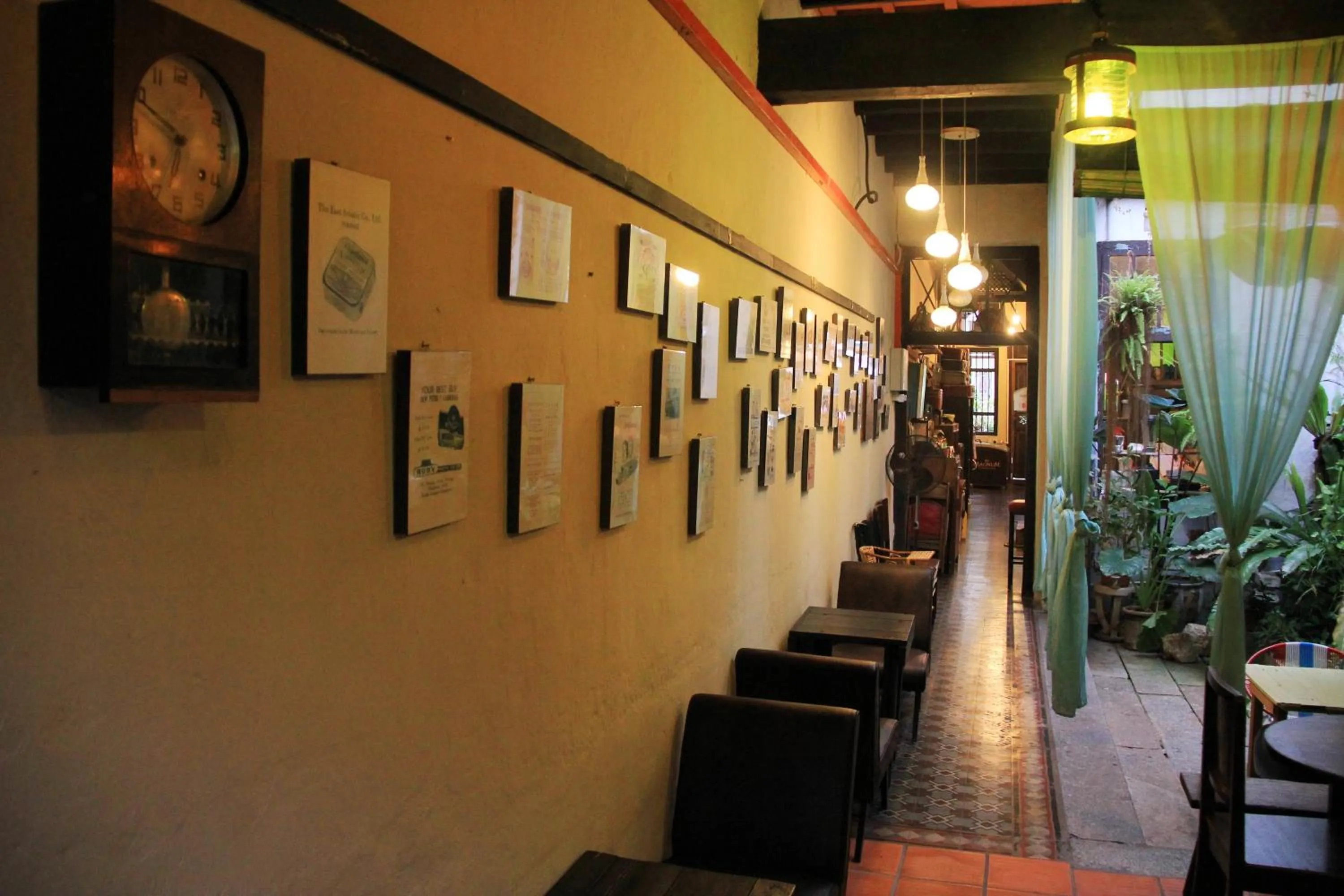 Restaurant/places to eat in MoonTree47