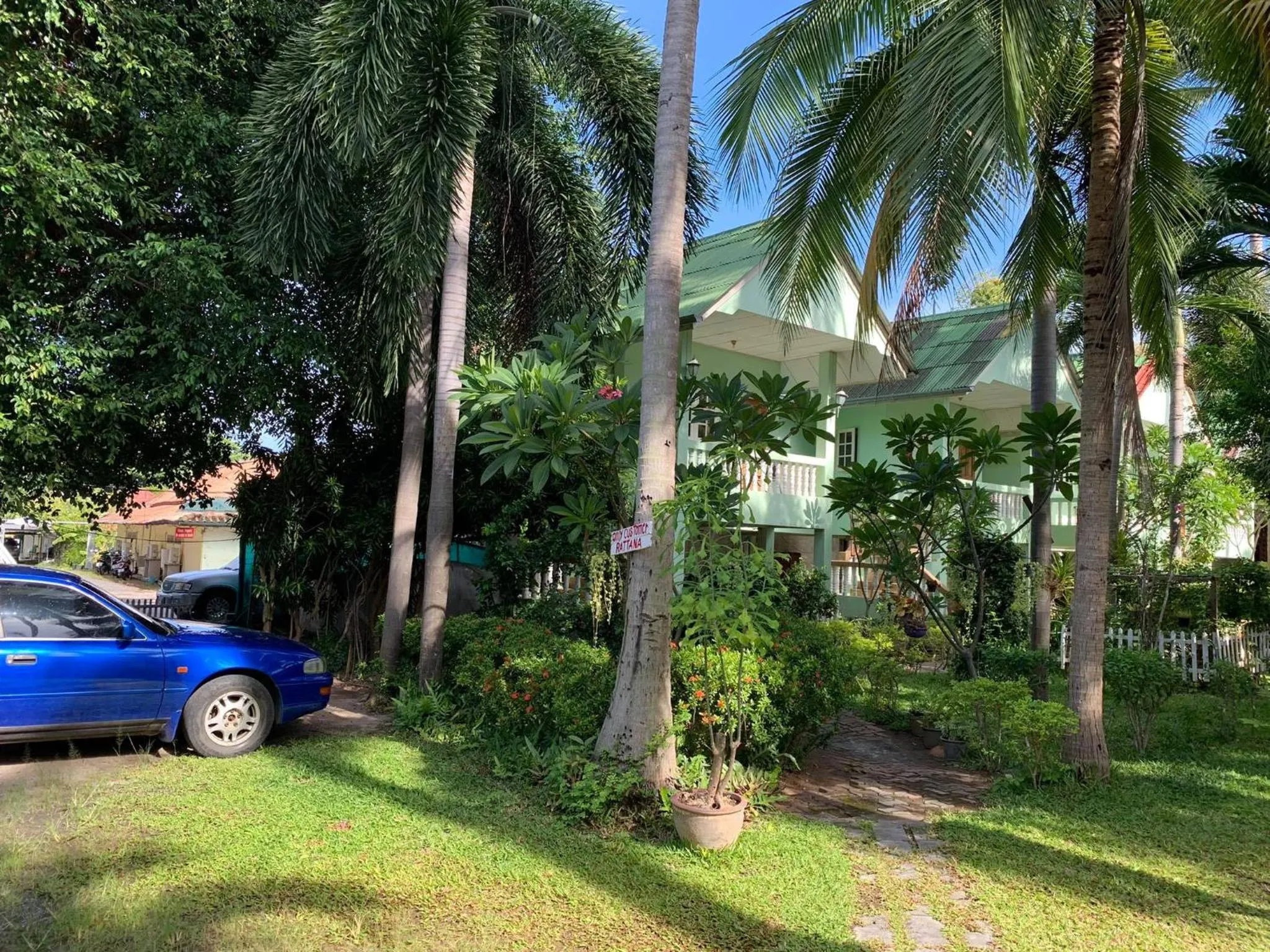 Parking in Rattana Guesthouse & Bungalow