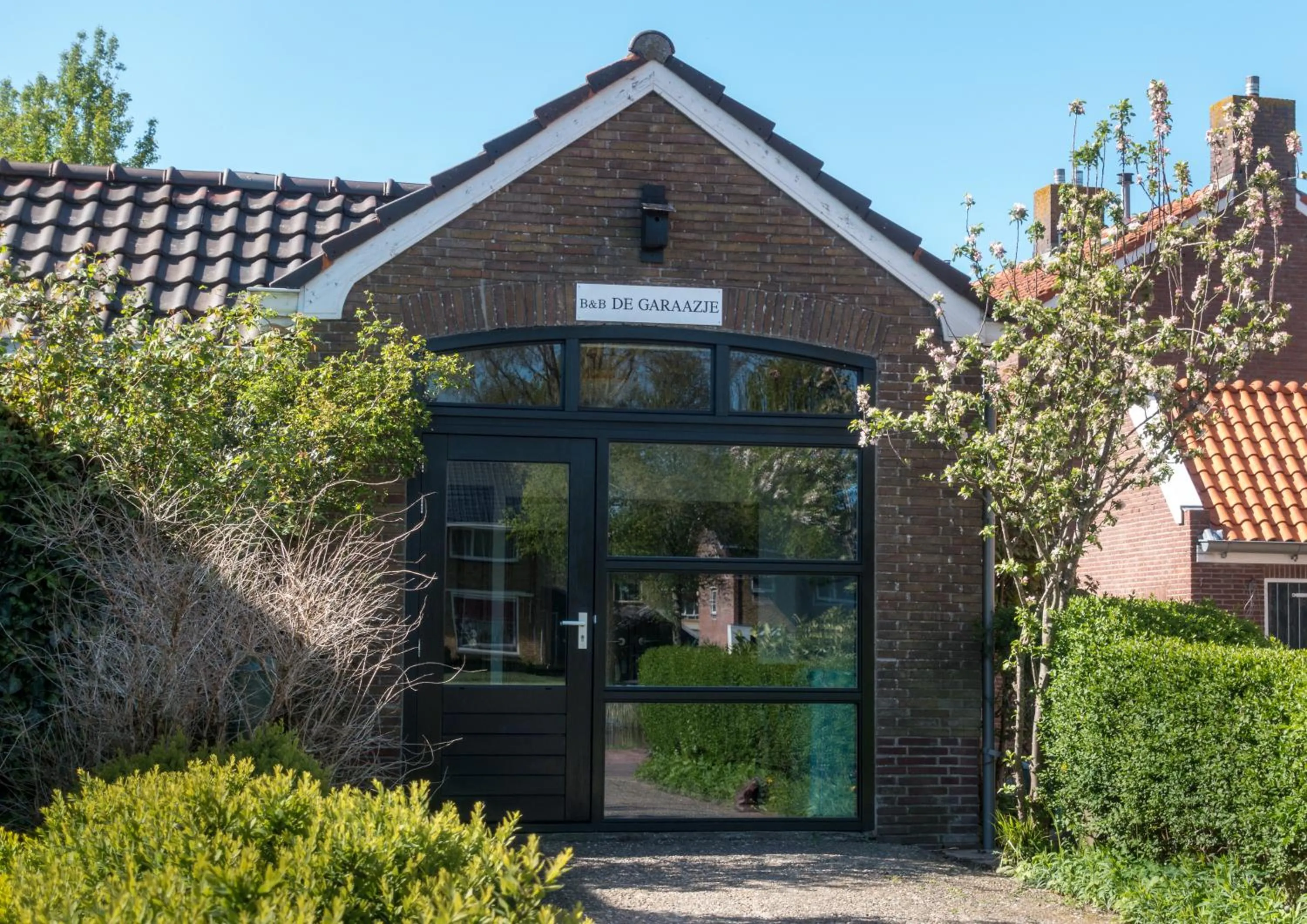 Facade/entrance in B&B de Garaazje