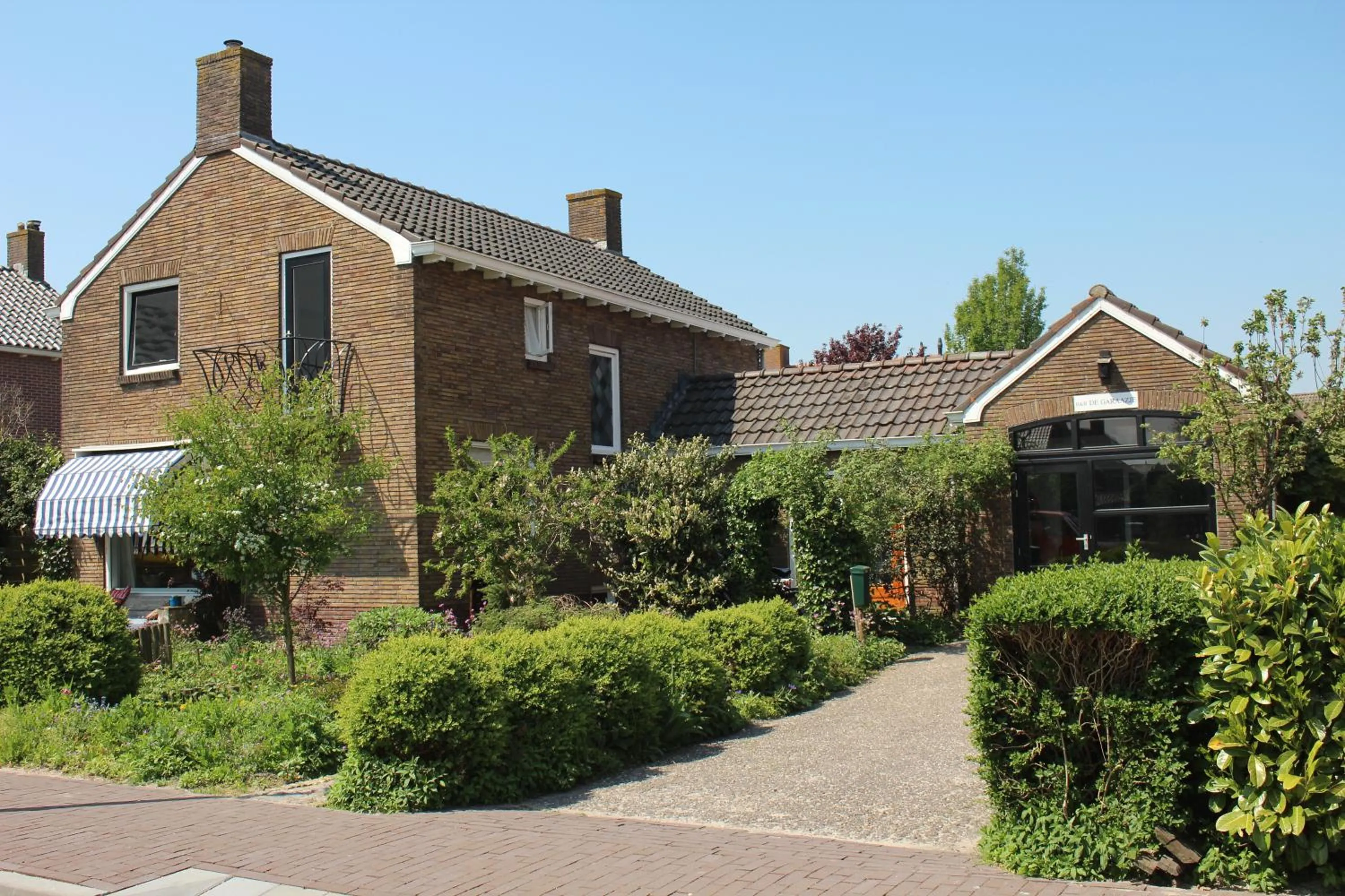 Facade/entrance in B&B de Garaazje